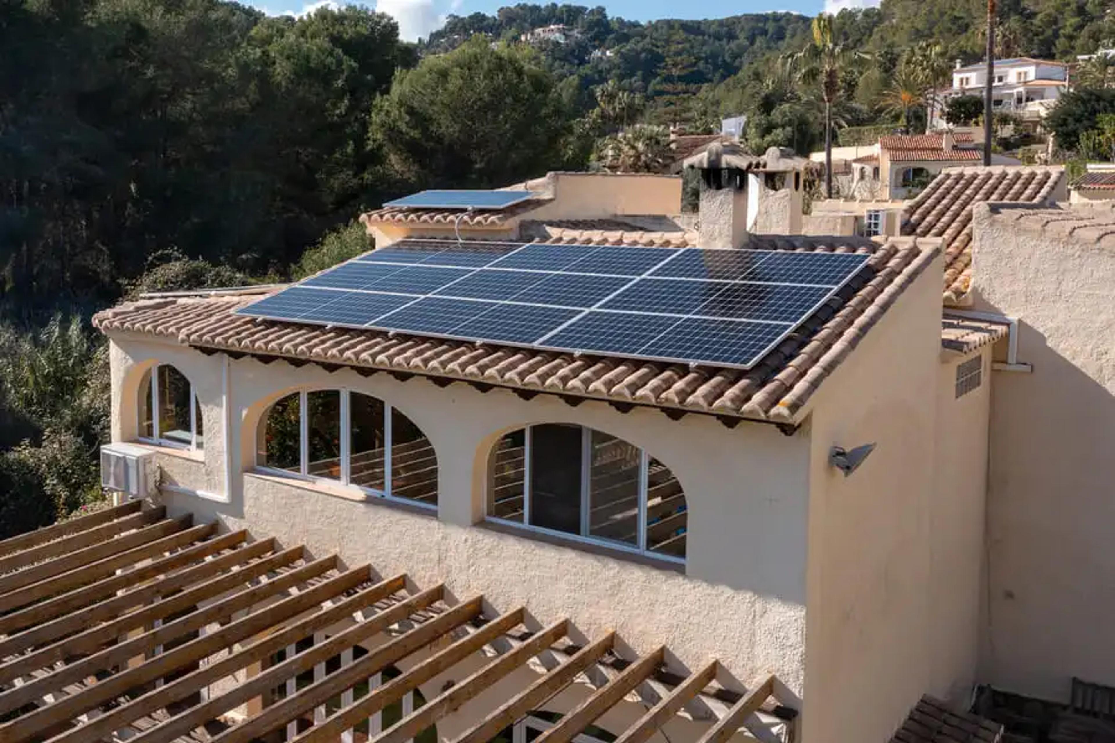 Instalação fotovoltaica pela Otovo