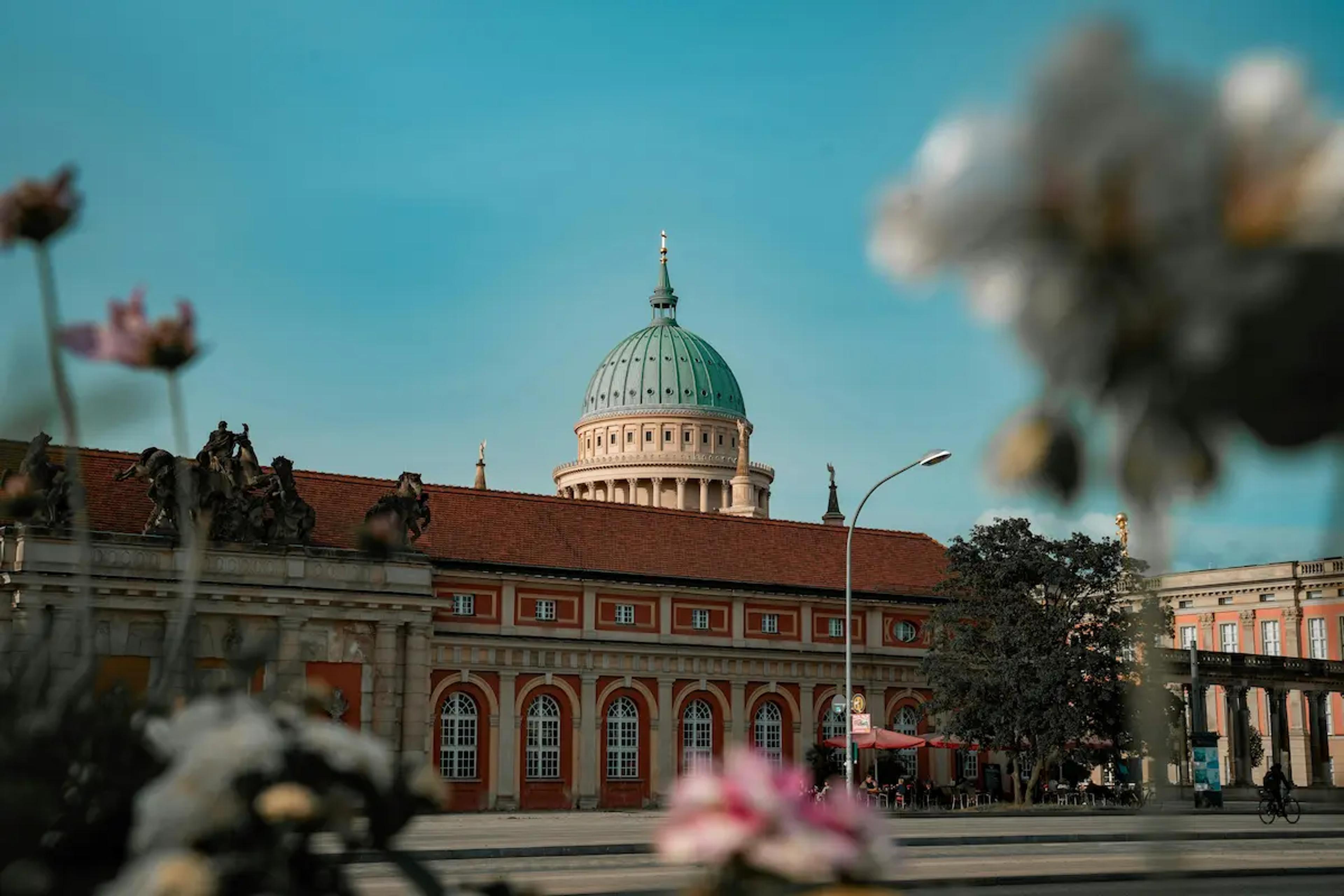 Sonne erleuchtet Gebäude in Potsdam, Brandenburg.