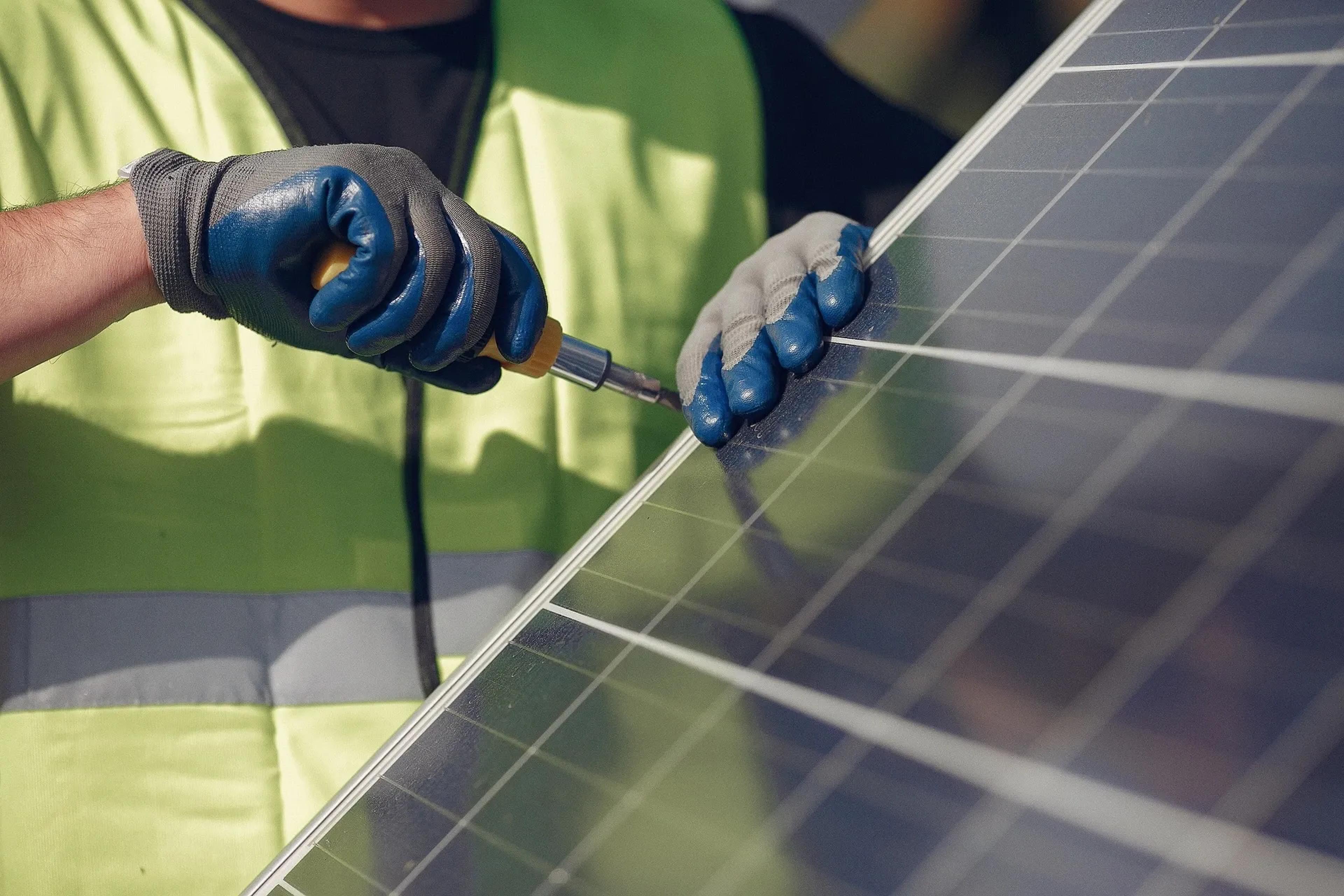 Installing a solar panel in the UK