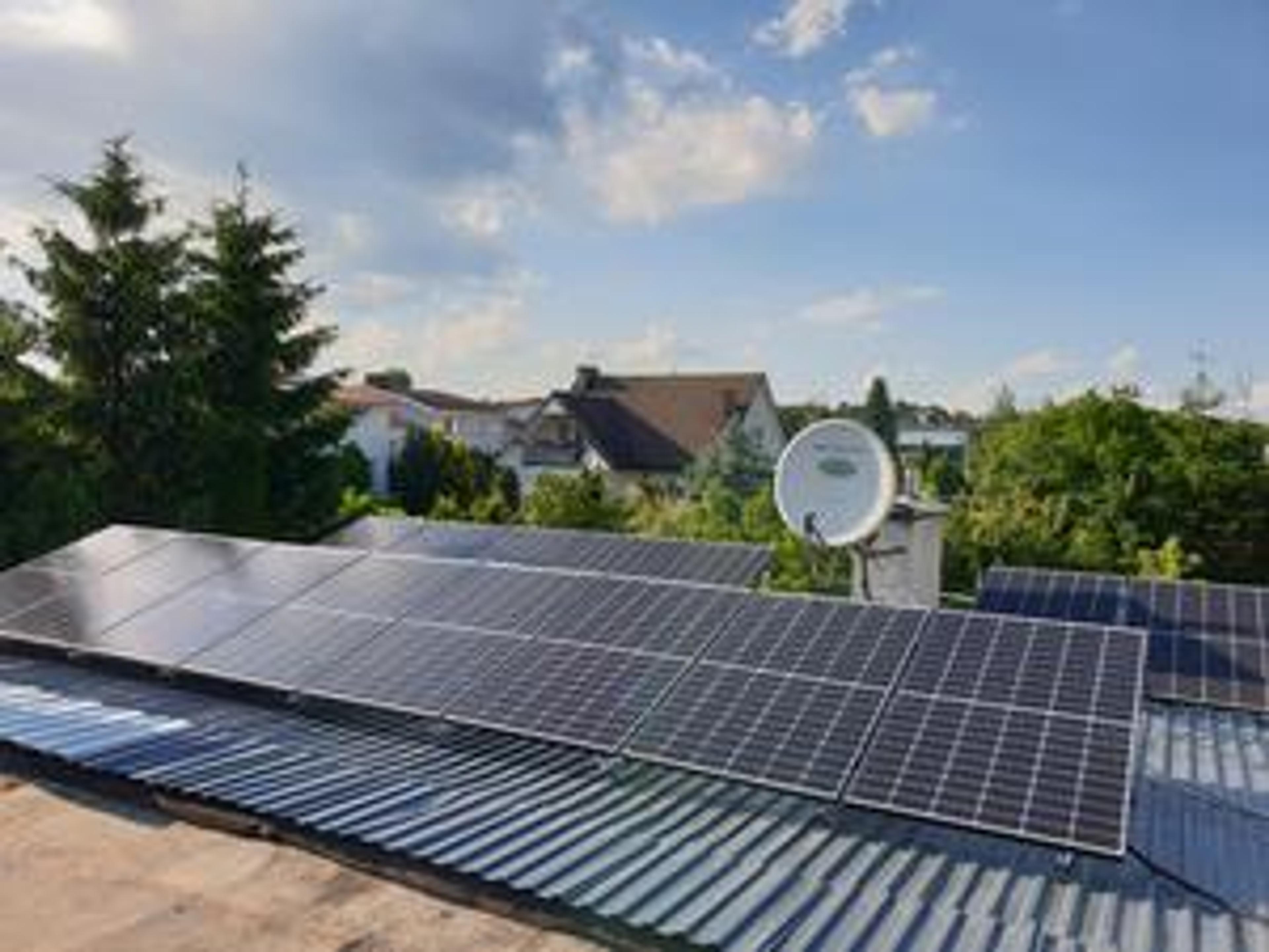 instalacja fotowoltaiczna na dachu