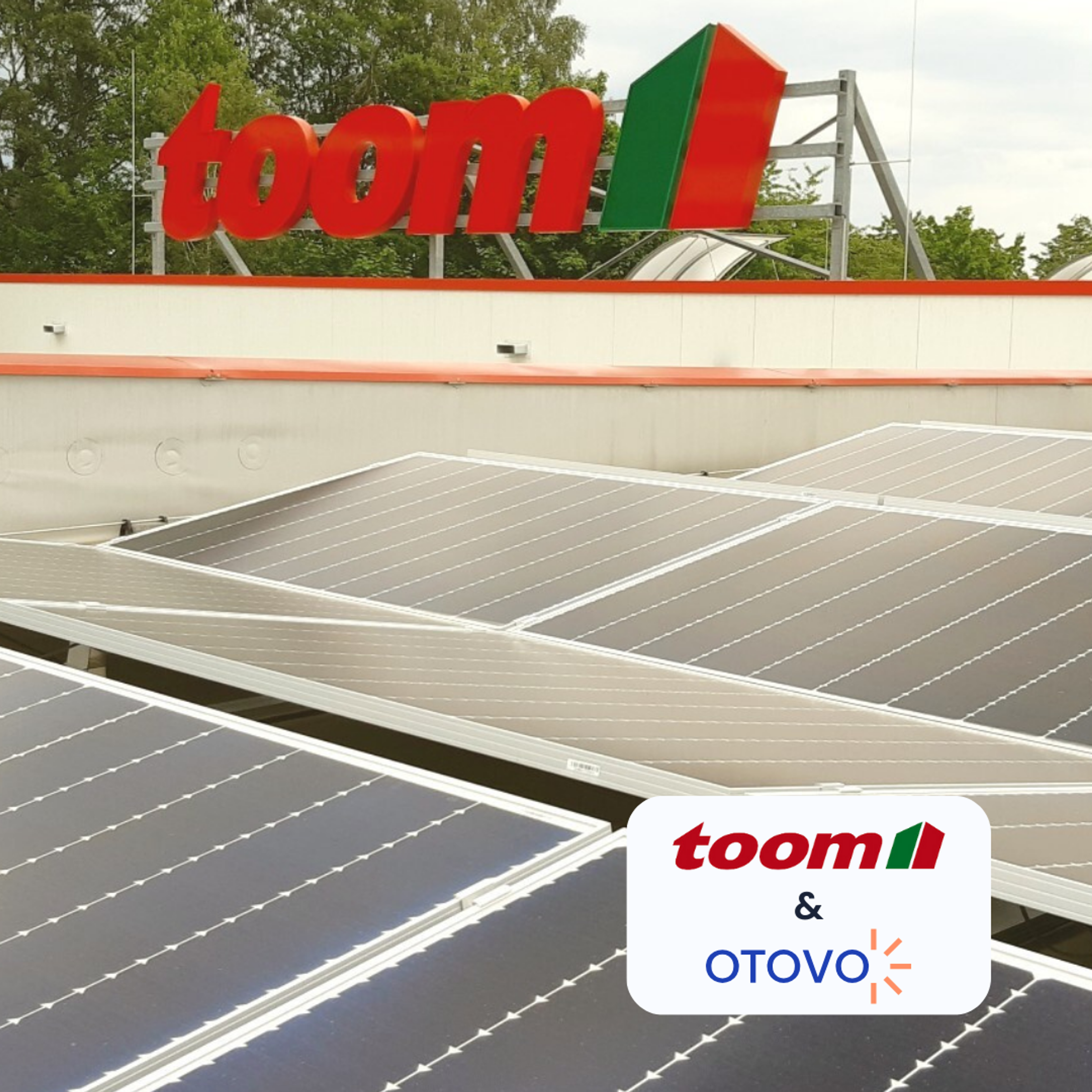 Otovo Solaranlage auf rotem Dach von oben