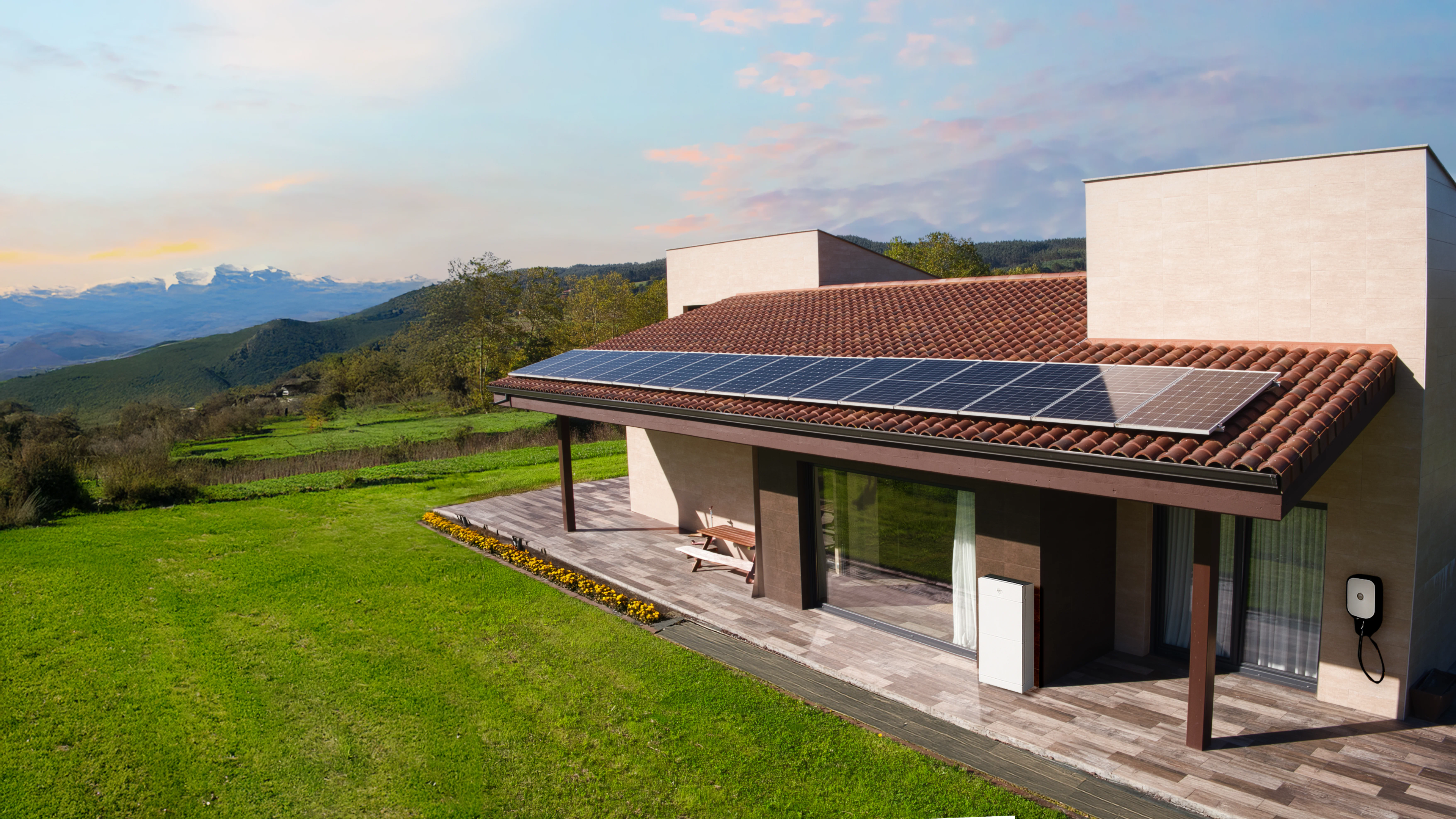 casa con paneles solares Otovo