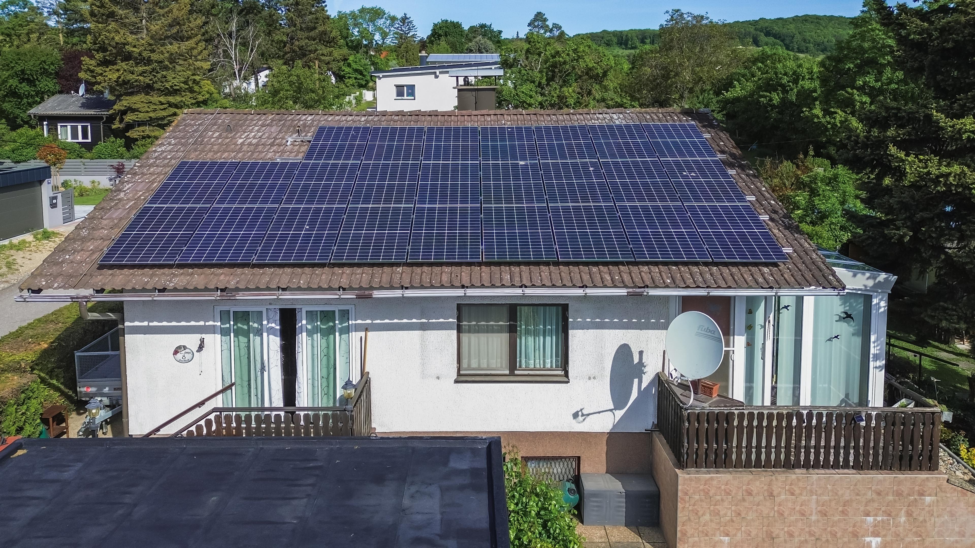 Haus mit Photovoltaikanlage in AT