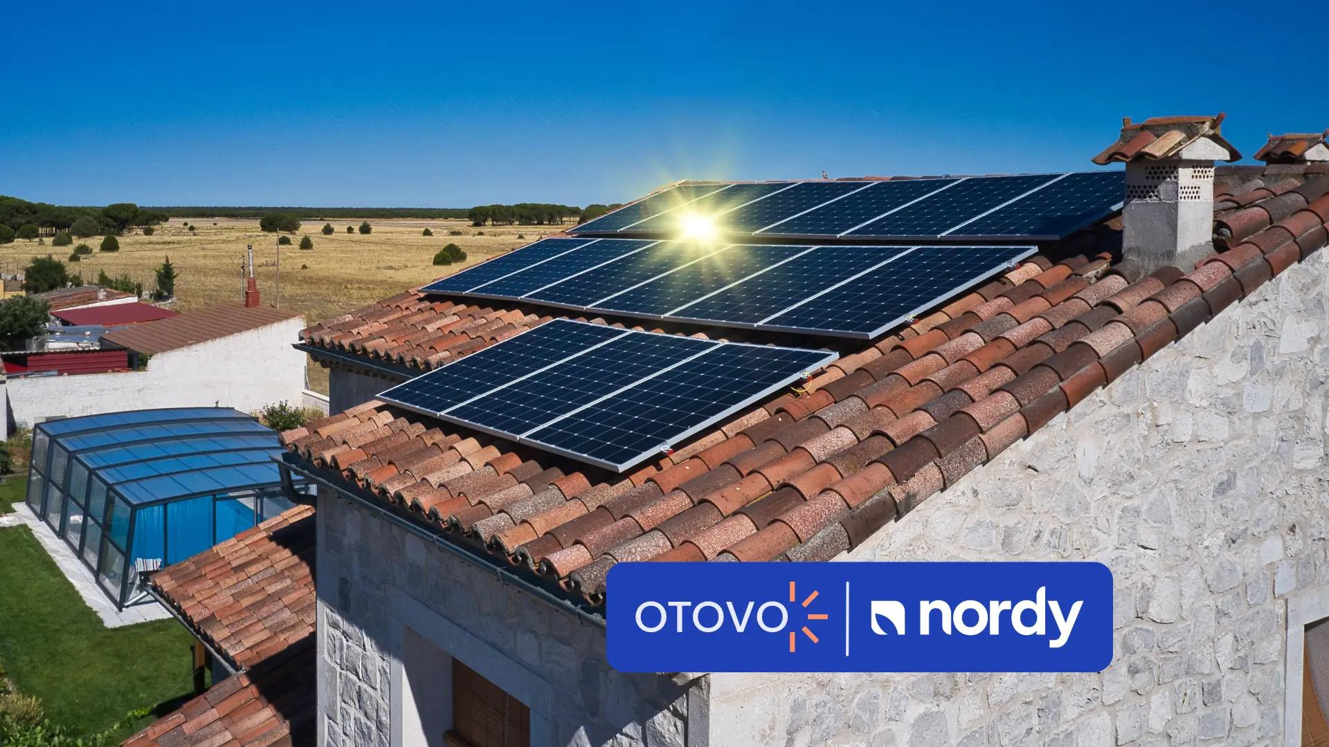 casa con paneles solares