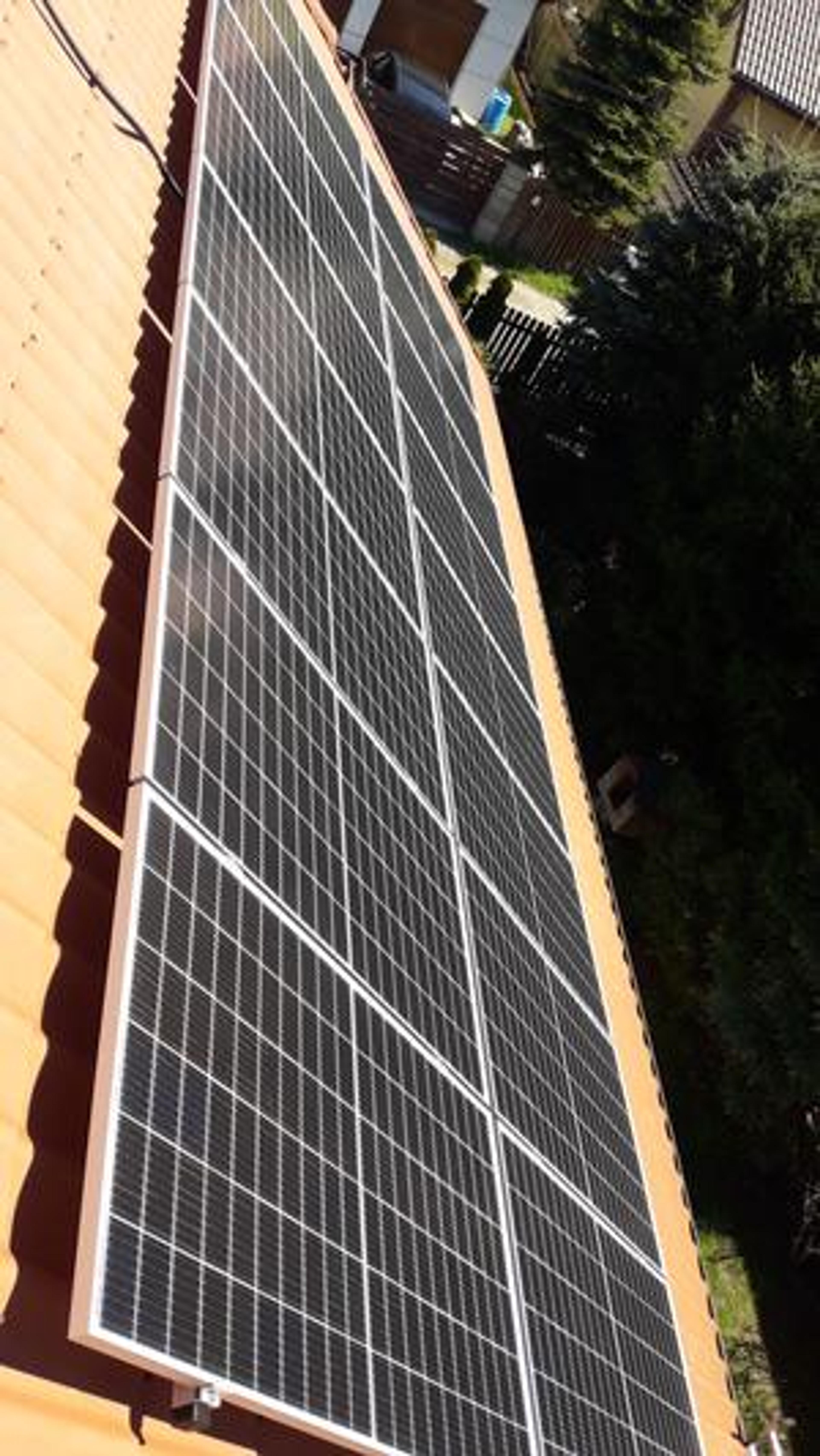 instalacja fotowoltaiczna na dachu