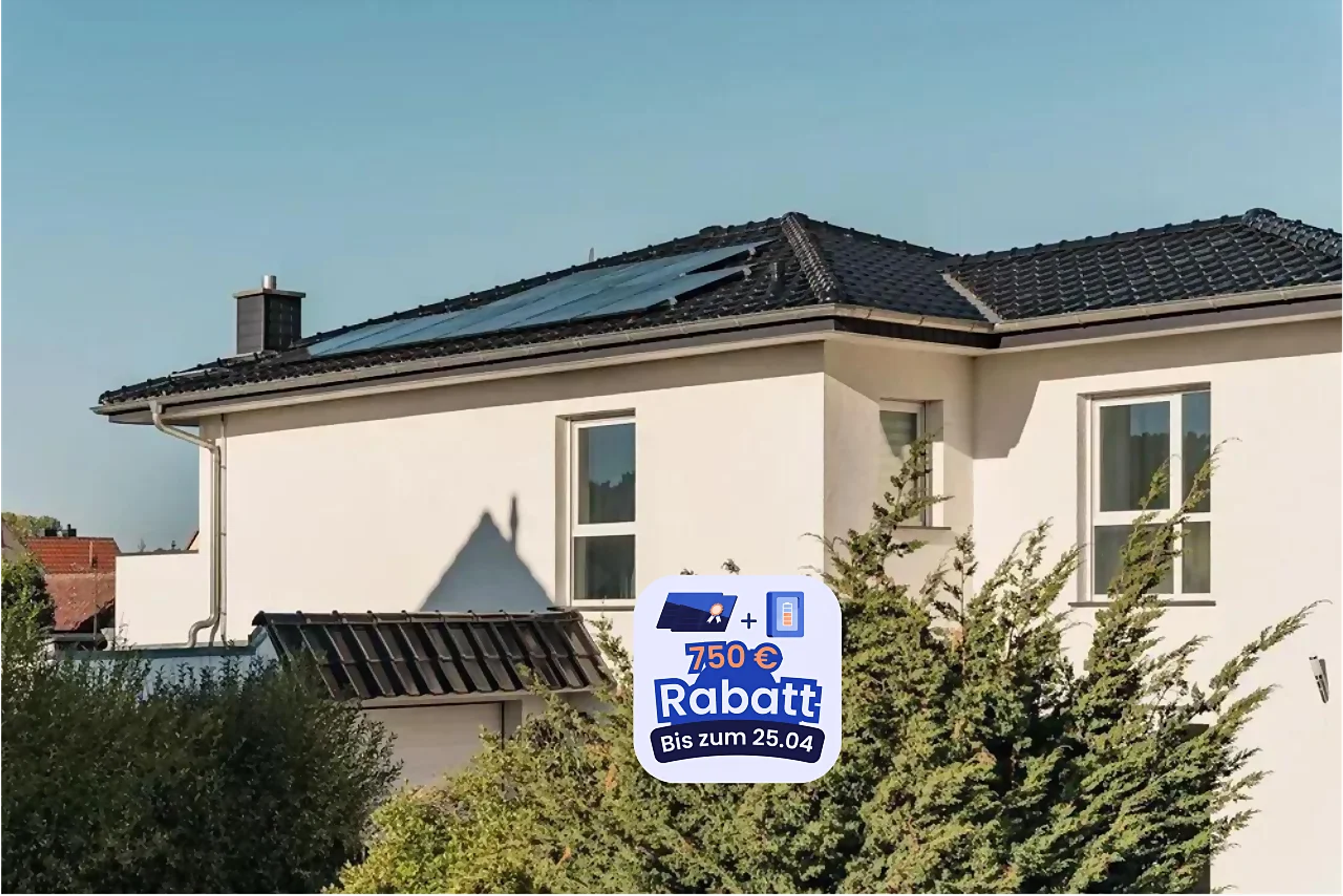 Haus mit Photovoltaikanlage auf dem Dach