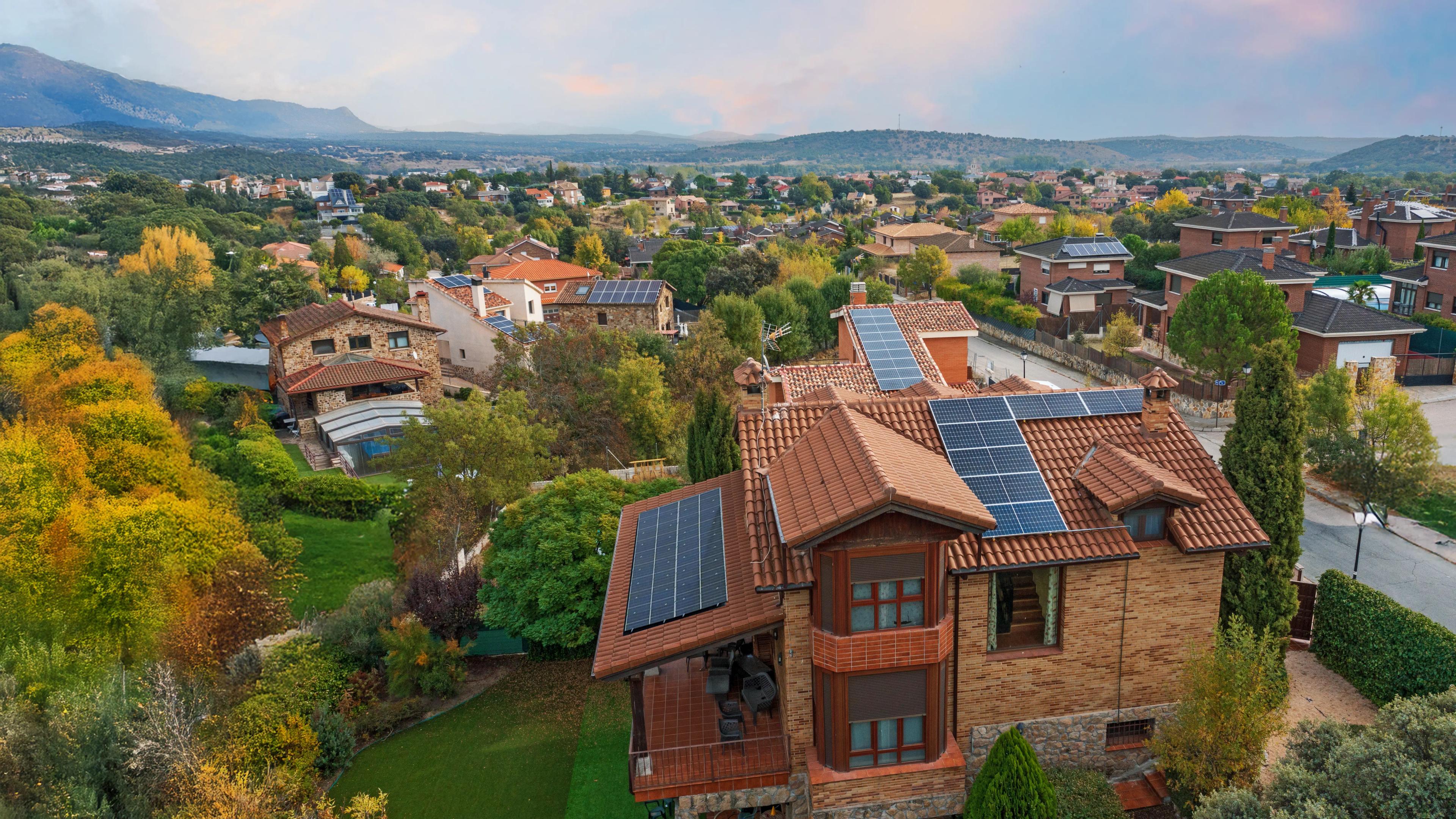 casas con paneles solares