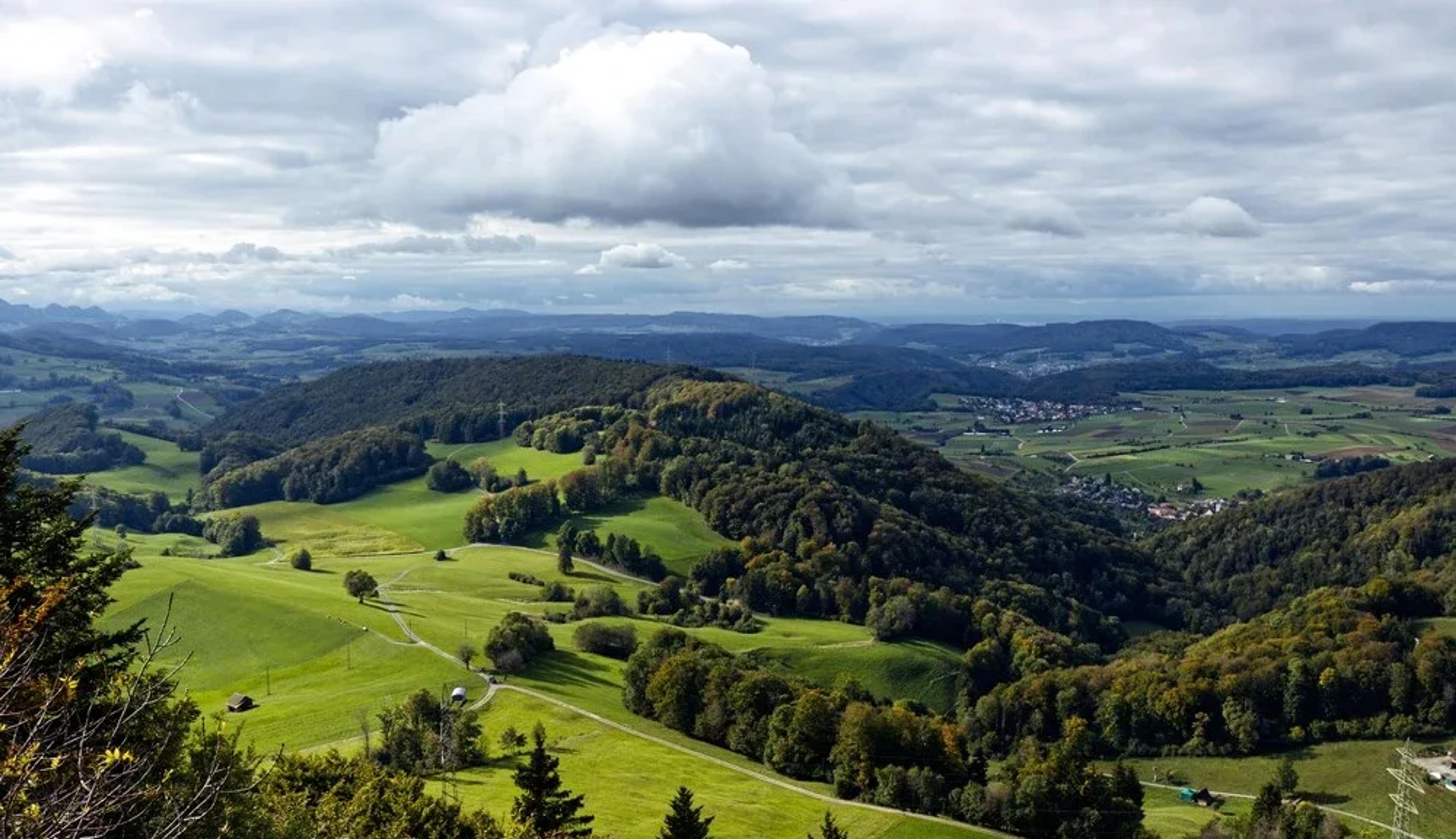 Grüne Berglandschaft Baselland