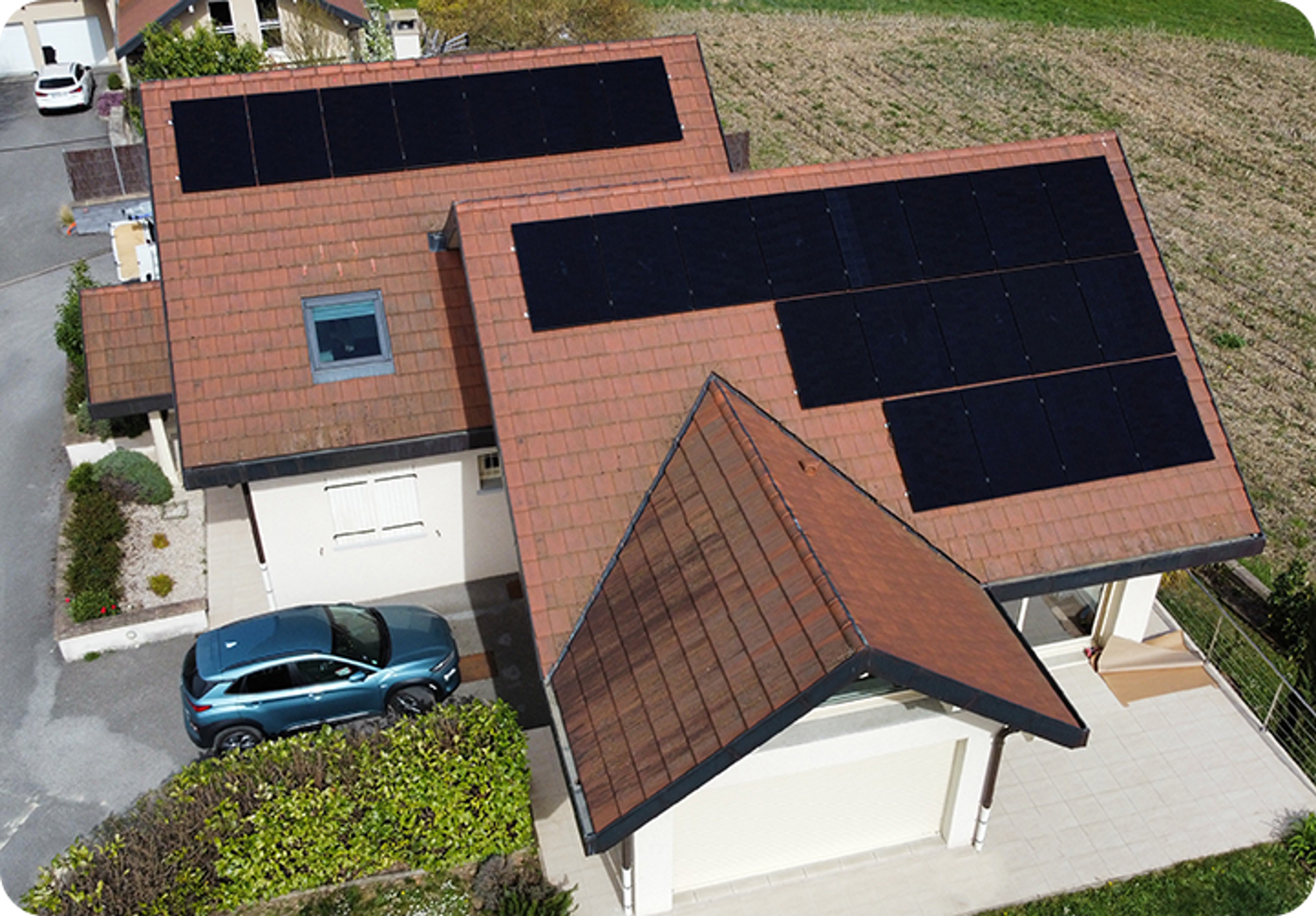 Panneaux solaires installés sur une maison