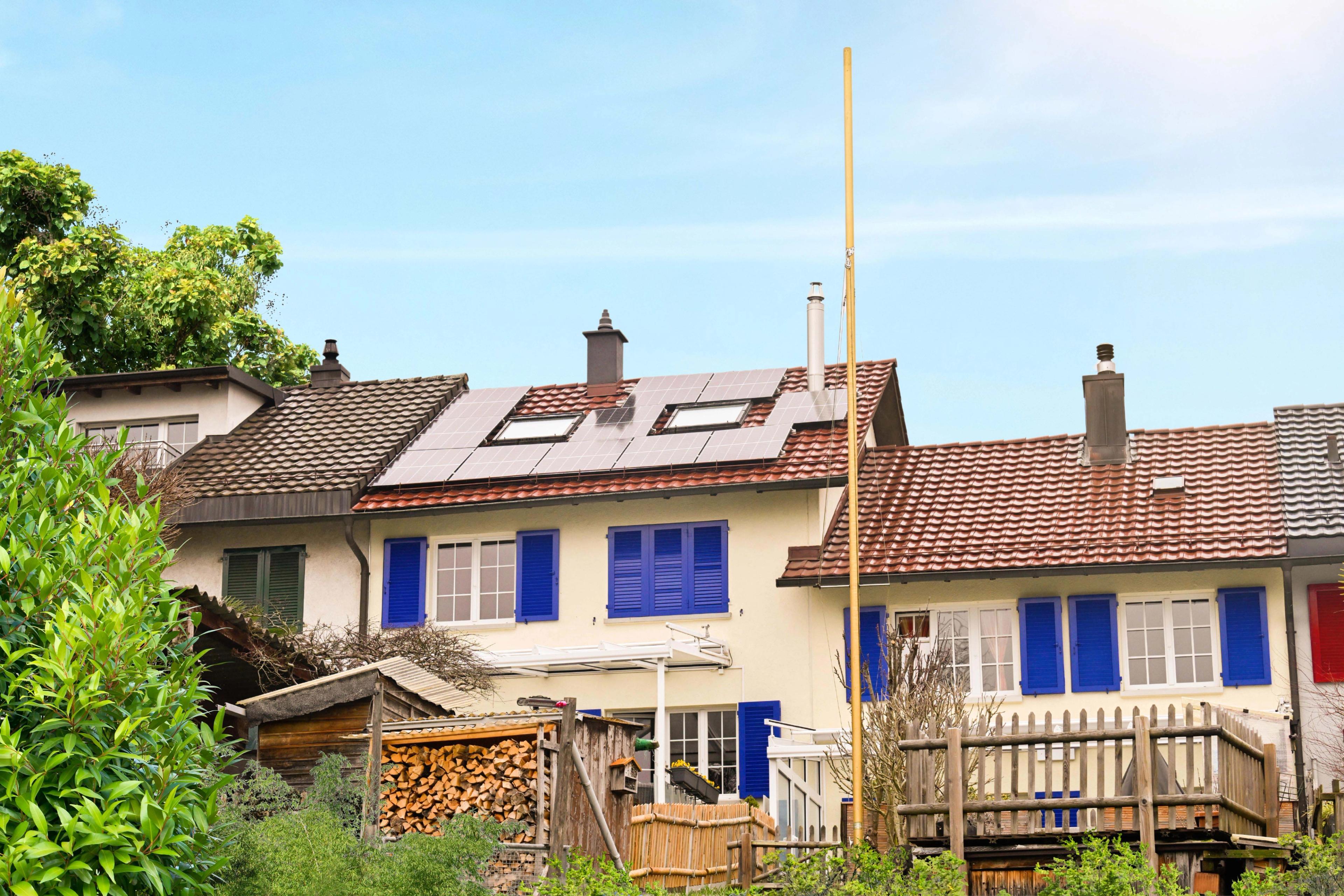 Haus mit Photovoltaikanlage in CH