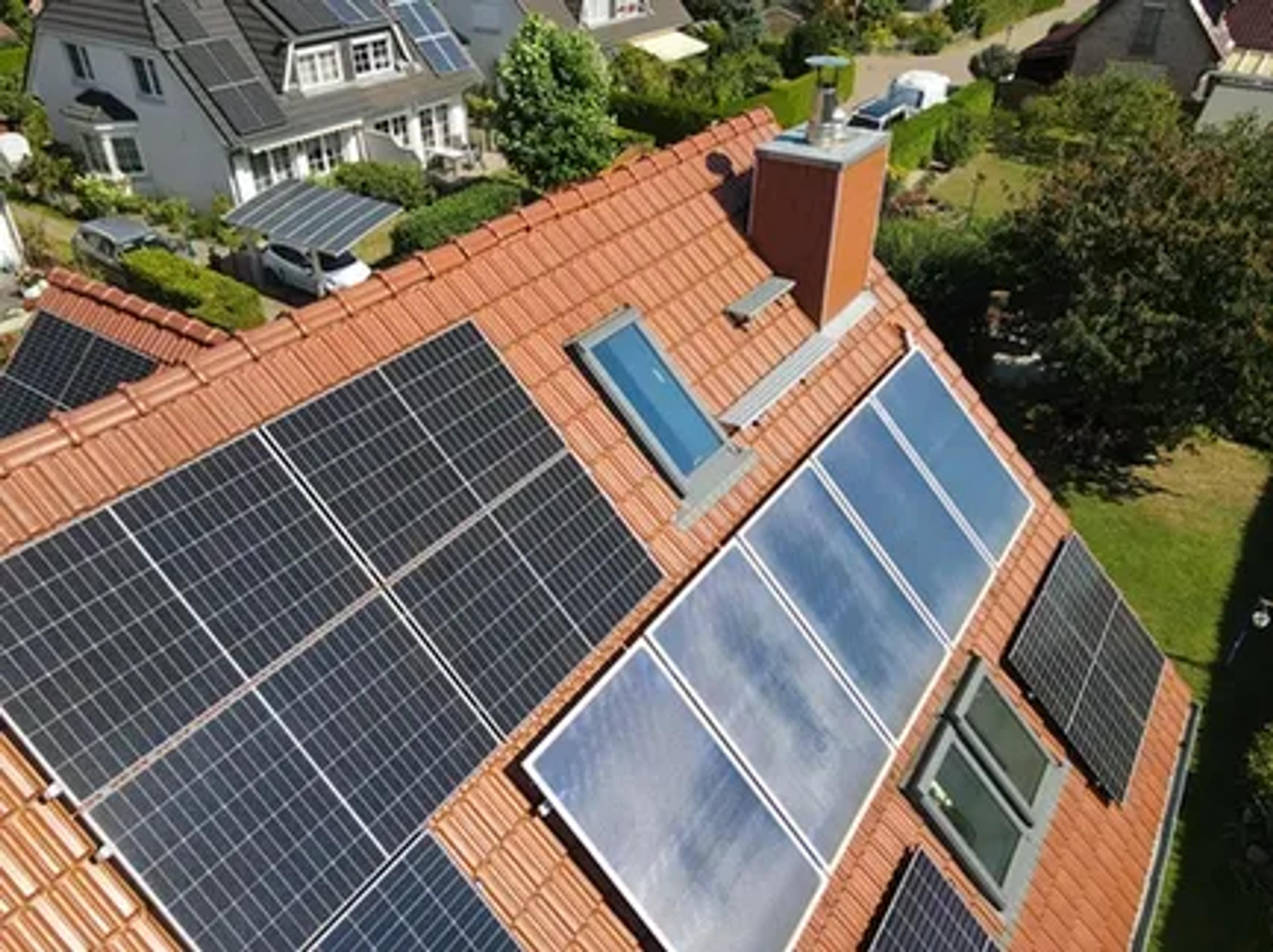 Dach mit Solaranlage