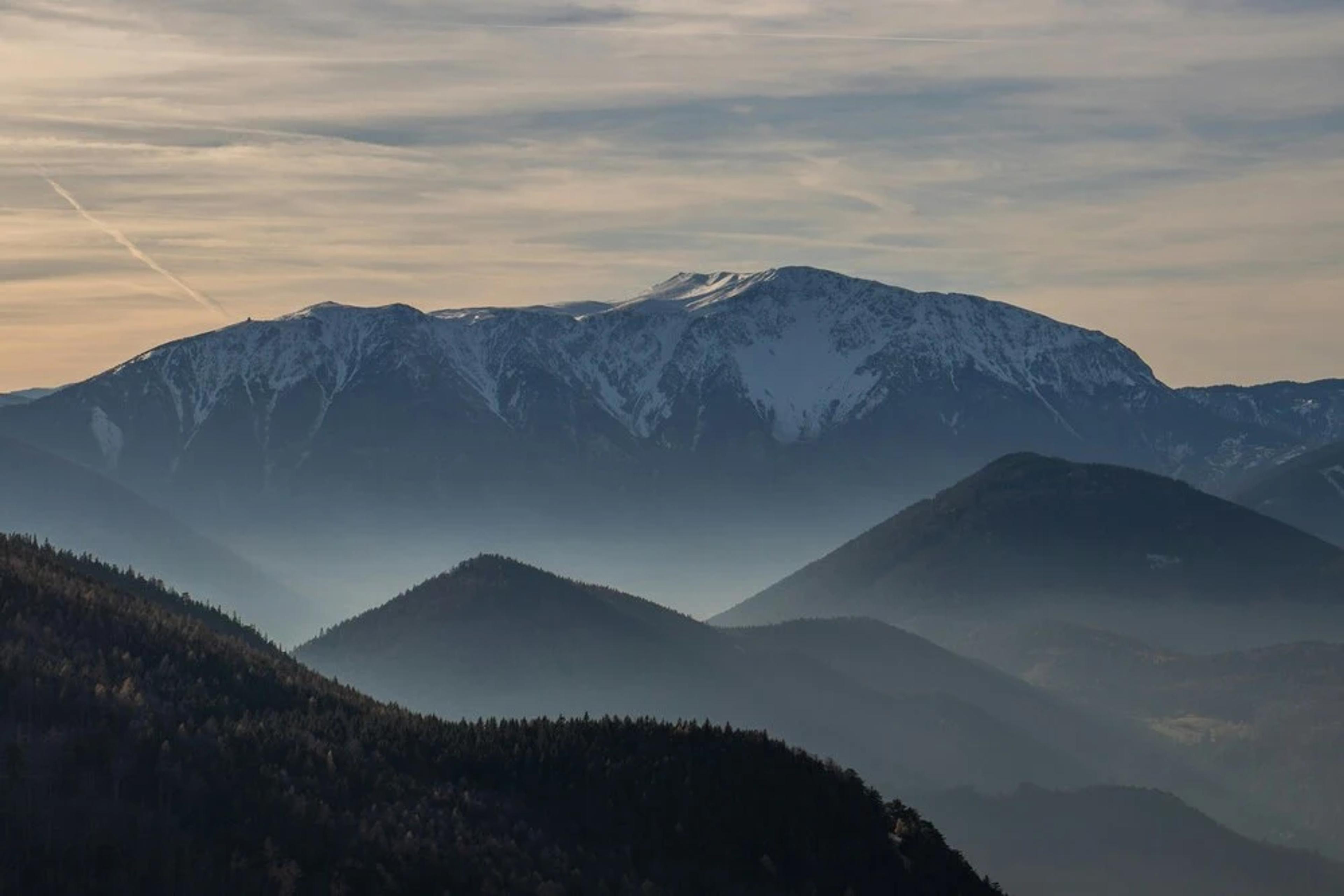 Landschaftsbild mit Bergen in Niederösterreich