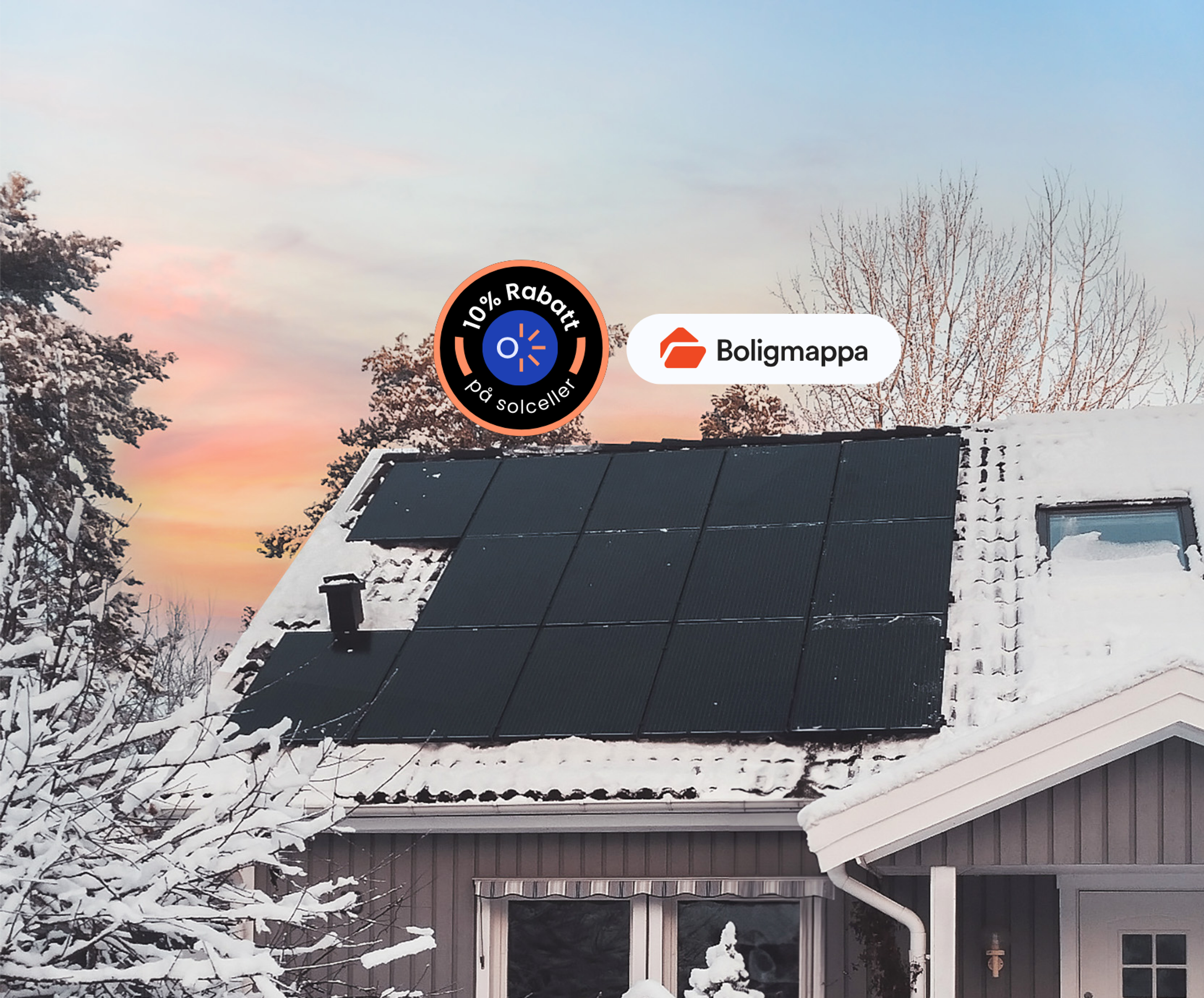 Solceller på et tak under vintertid