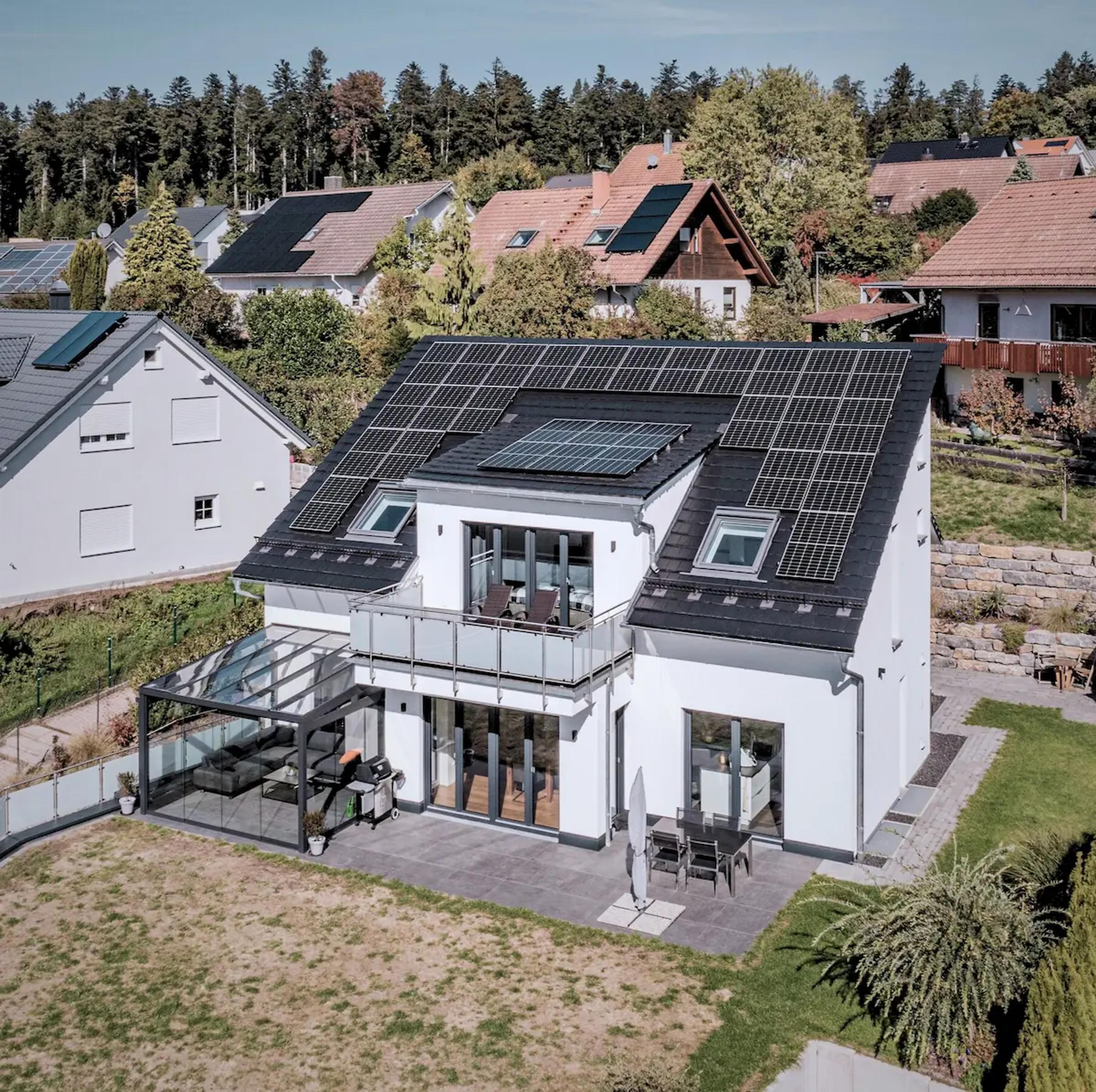Solaranlage auf sonnigem Dach