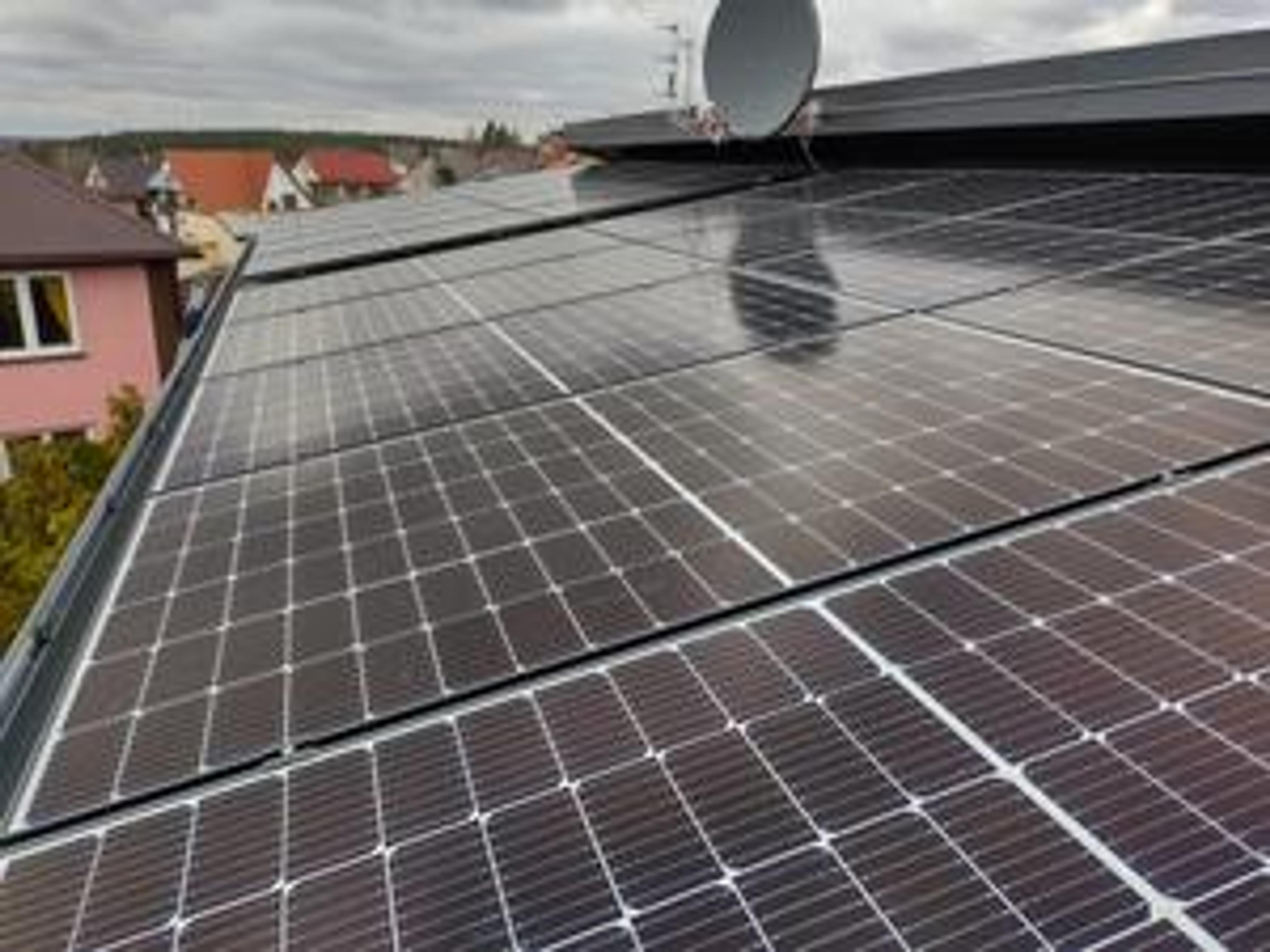 panele fotowoltaiczne na dachu