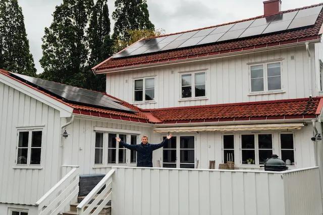 Solaranlagen auf dem Dach eines Eigentumhauses