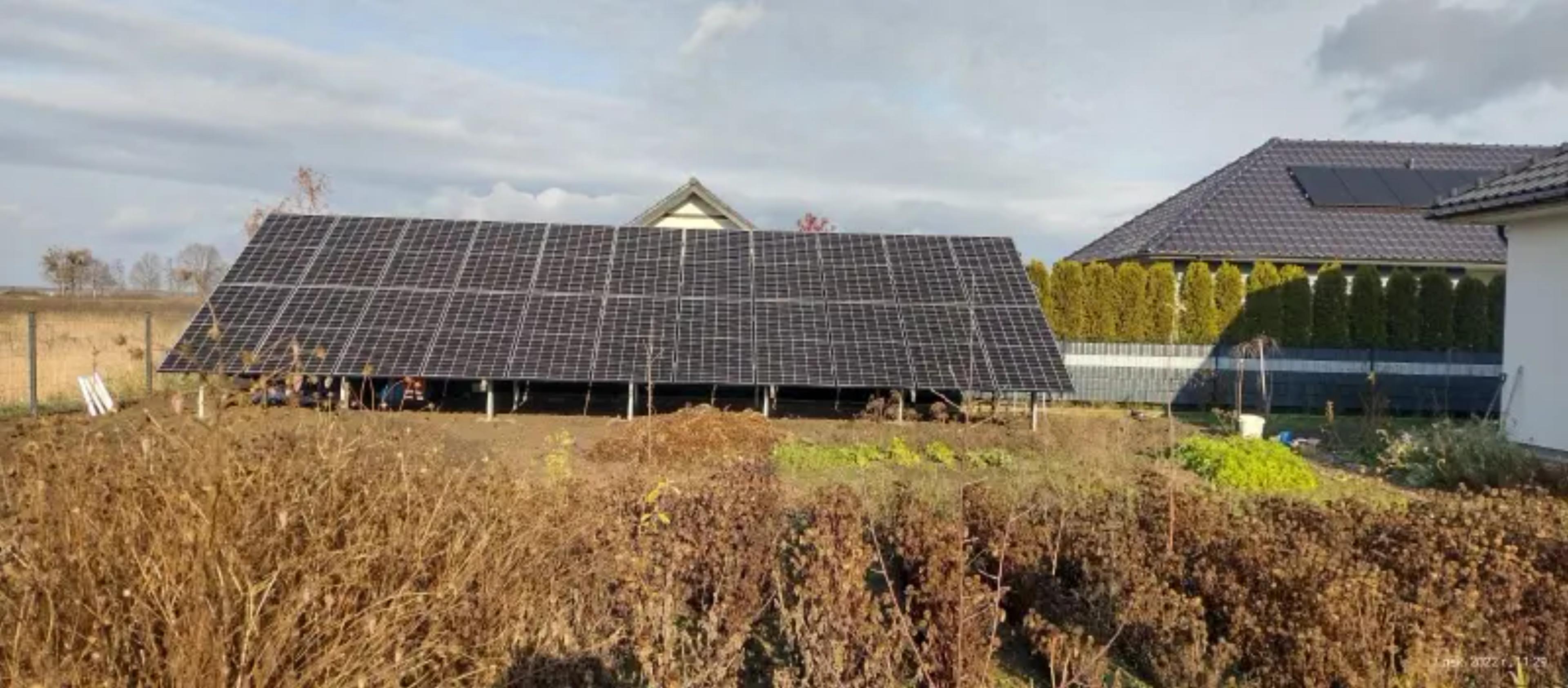 instalacja fotowoltaiczna na dachu