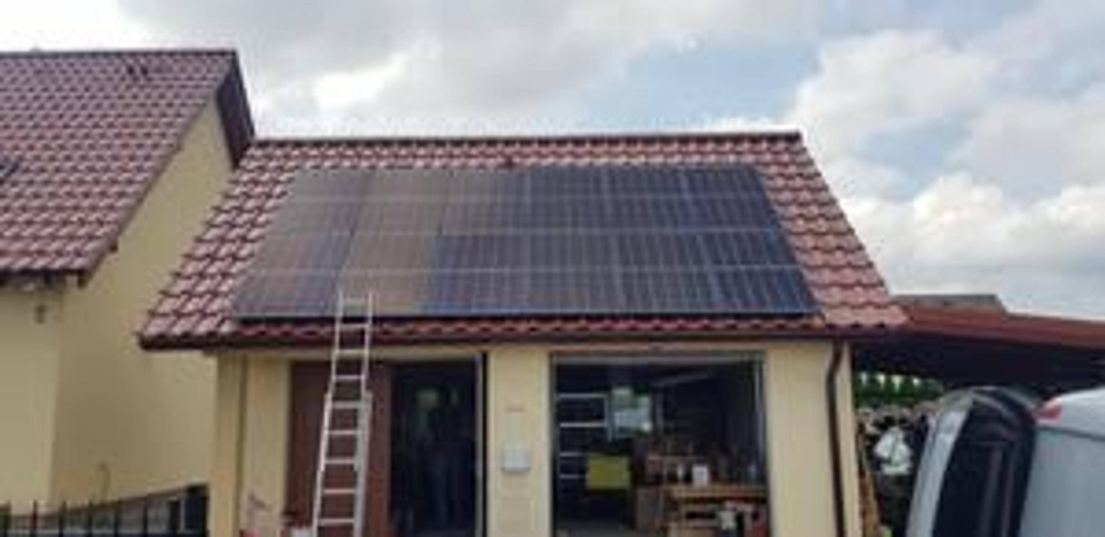 instalacja fotowoltaiczna na dachu 