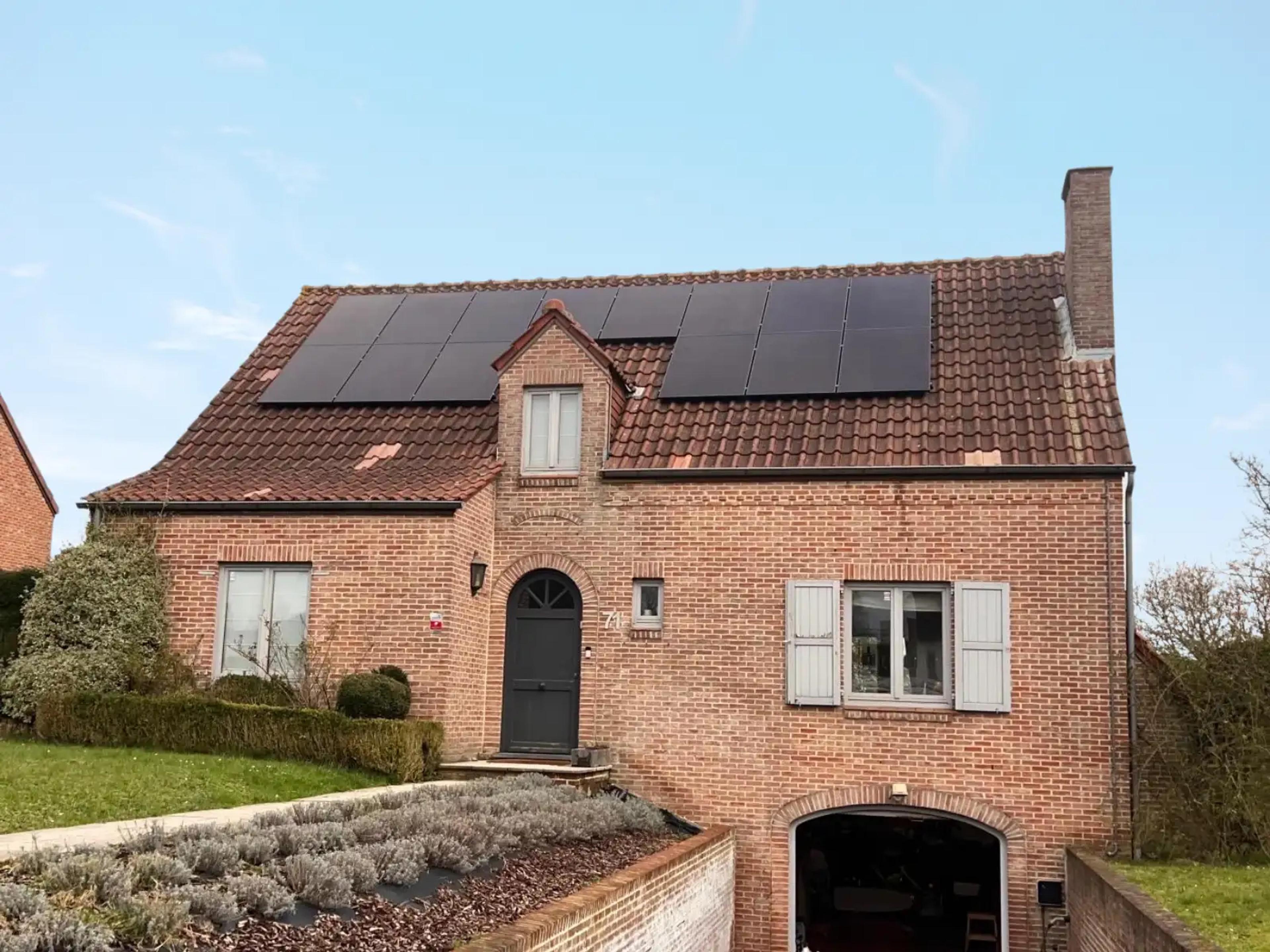 zonnepanelen op een huis