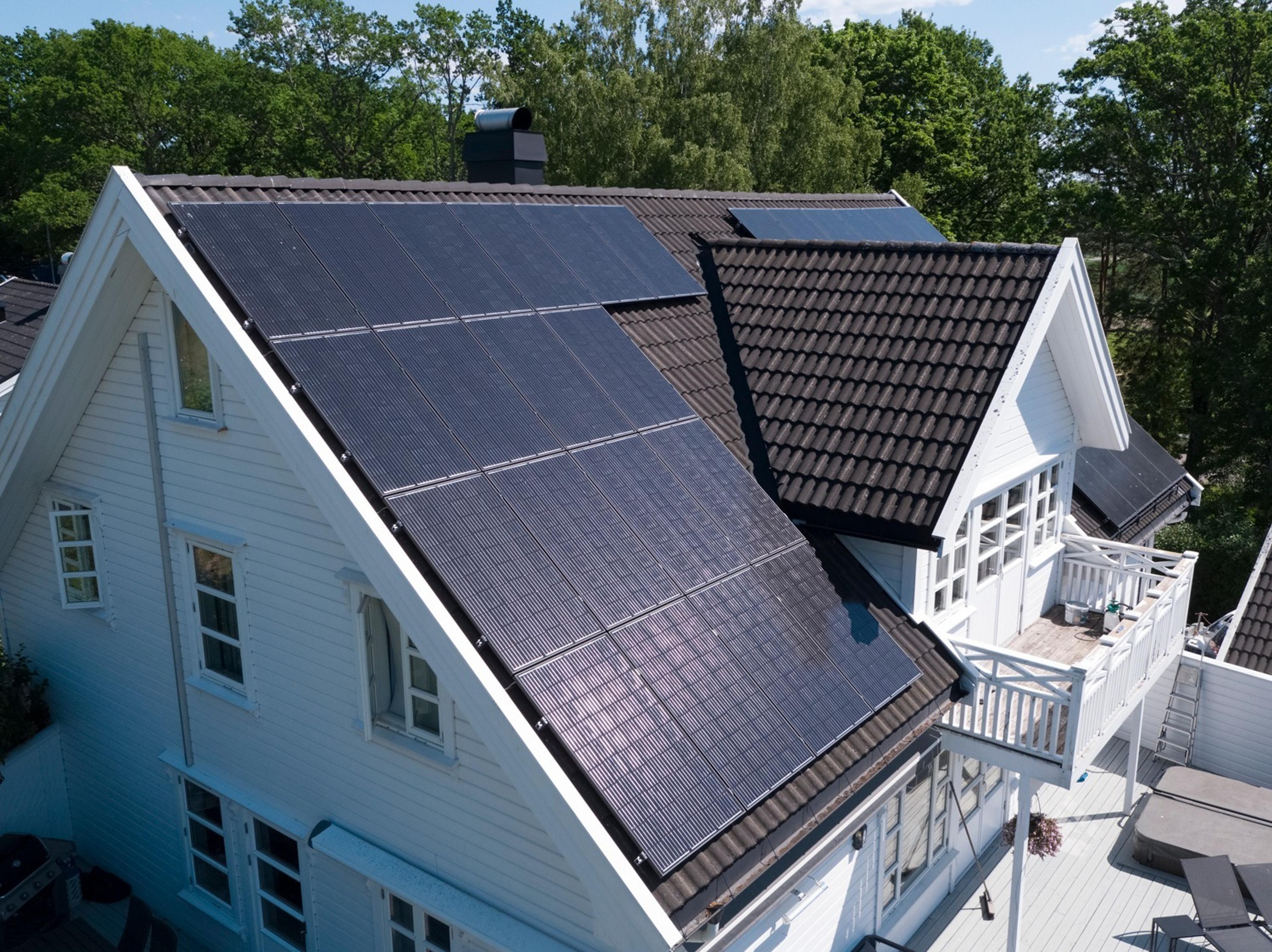 villa med solcellsinstallation