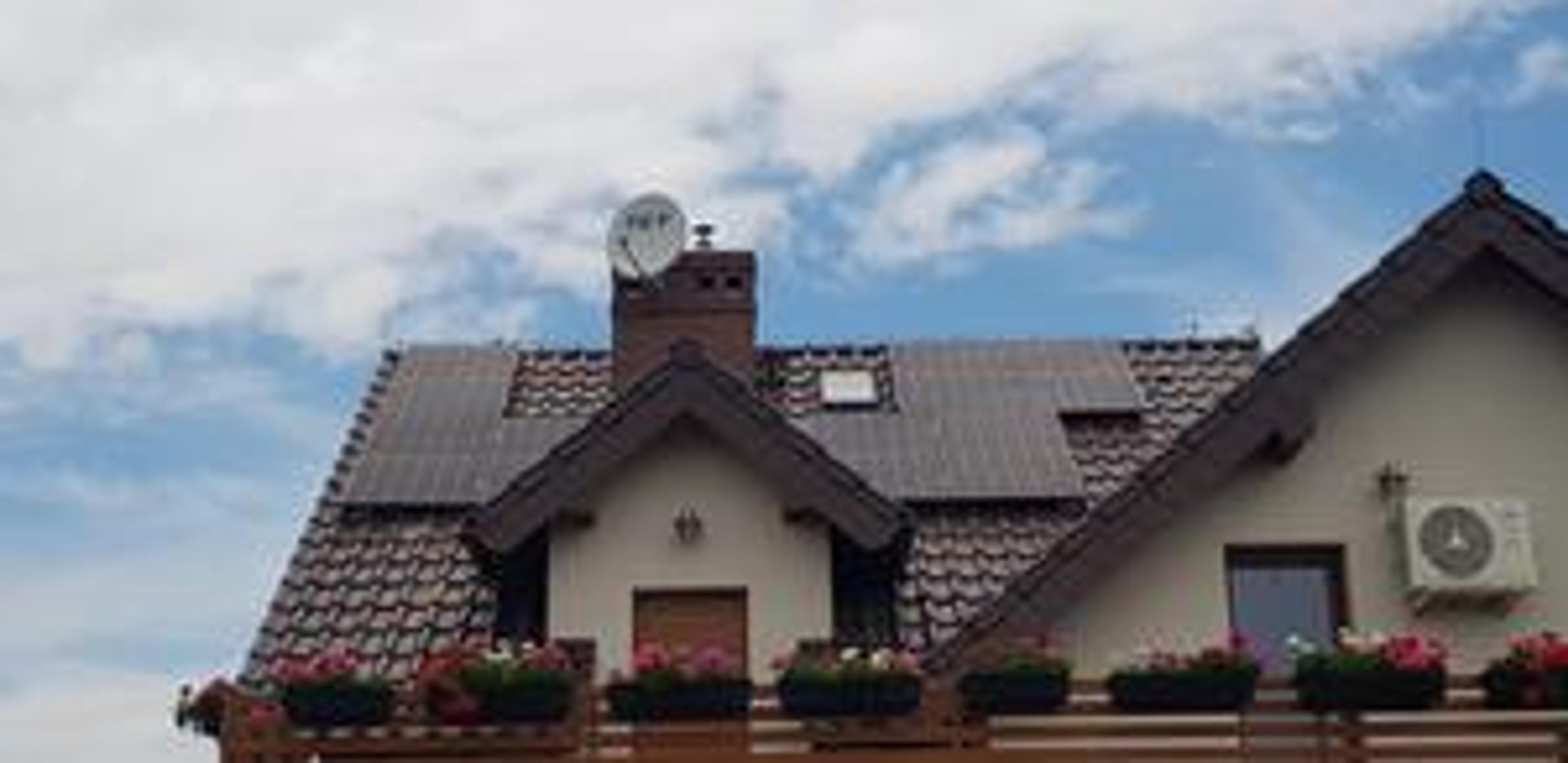 instalacja fotowoltaiczna na dachu