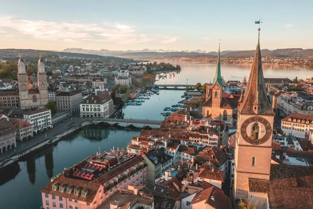 Blick von oben auf die Stadt Zürich