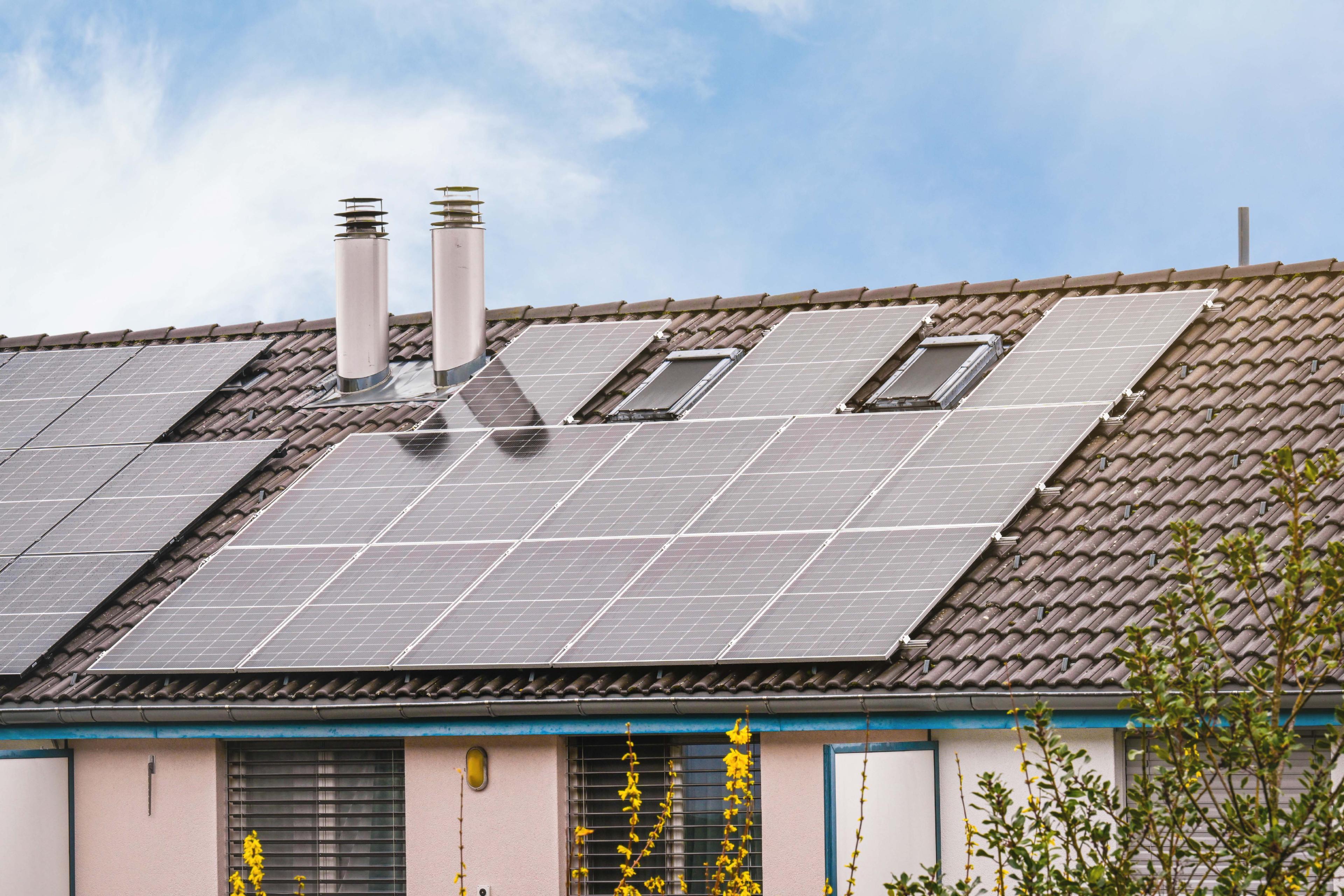 Haus mit Photovoltaikanlage in CH