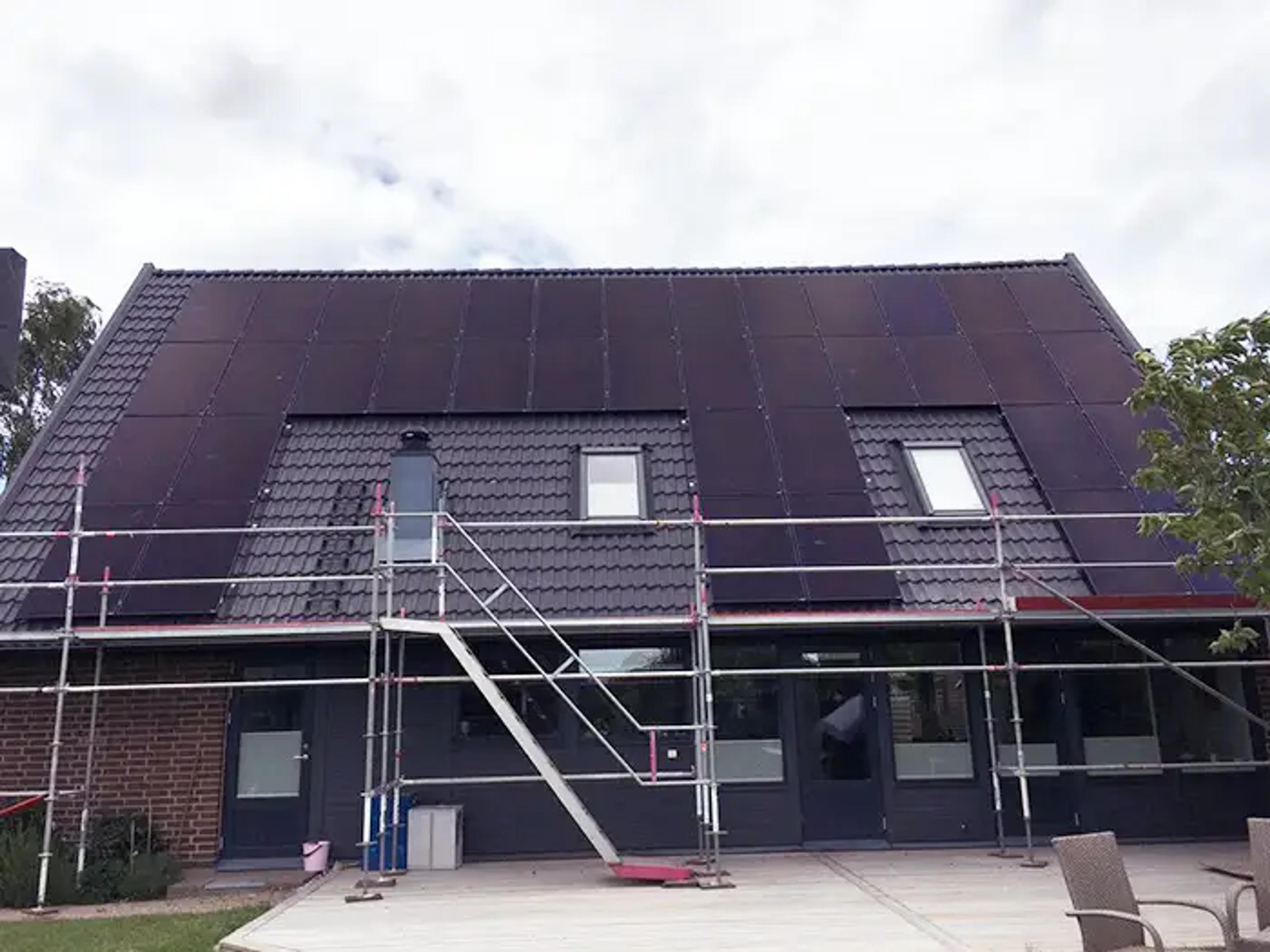 Pågående installation i Malmö med 38 solpaneler