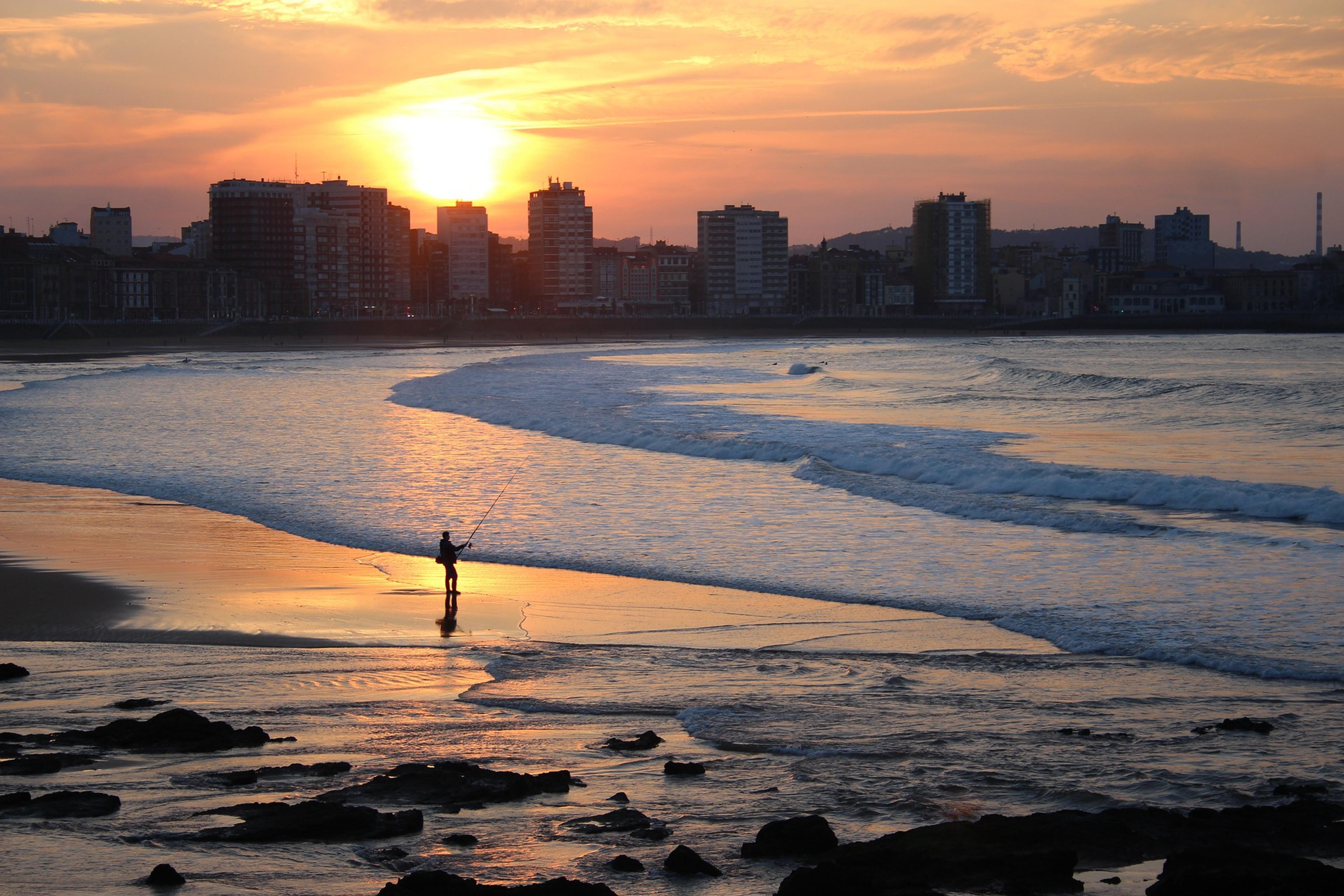 Puesta de sol en la playa de Asturias