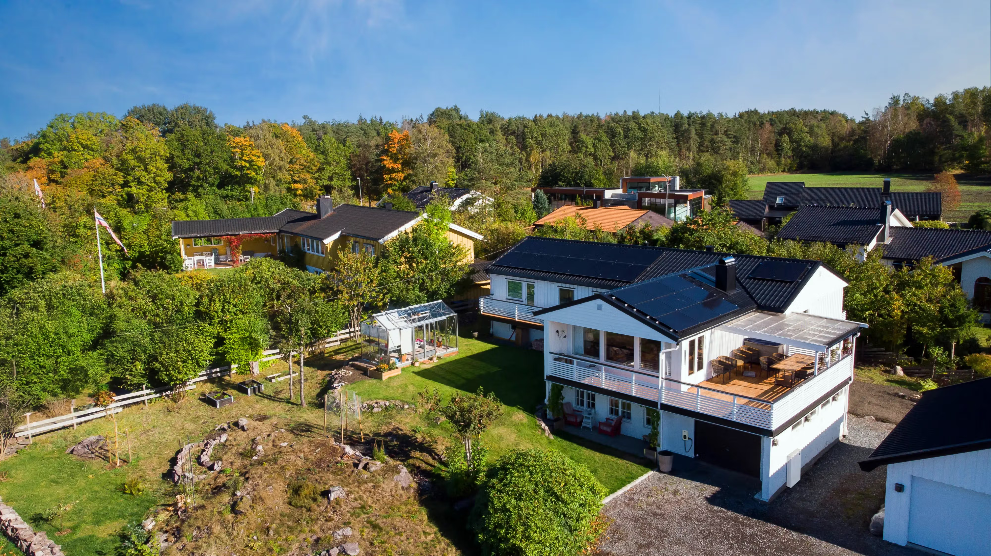 Hus med solcelleanlegg