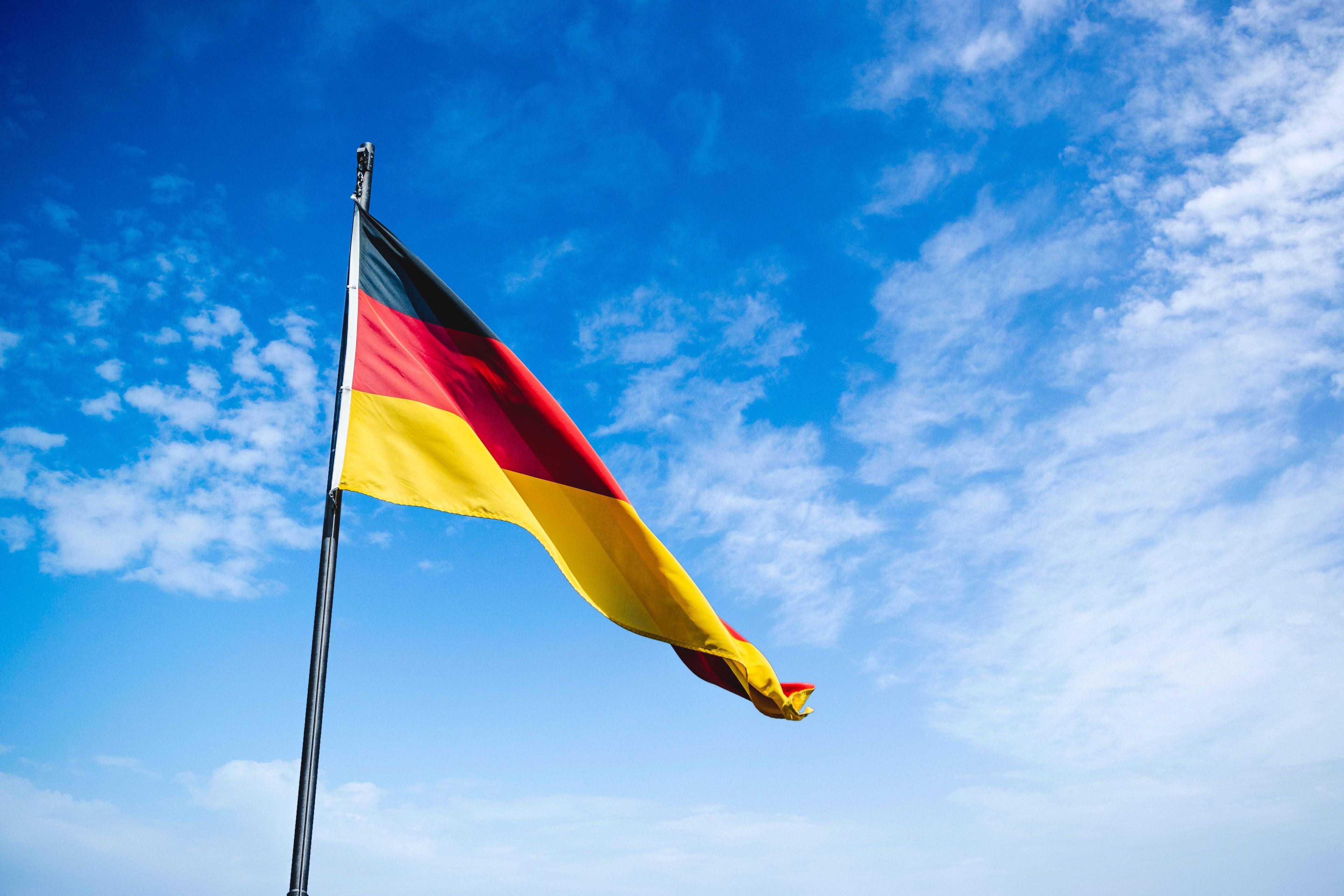 tyska flaggan i vinden