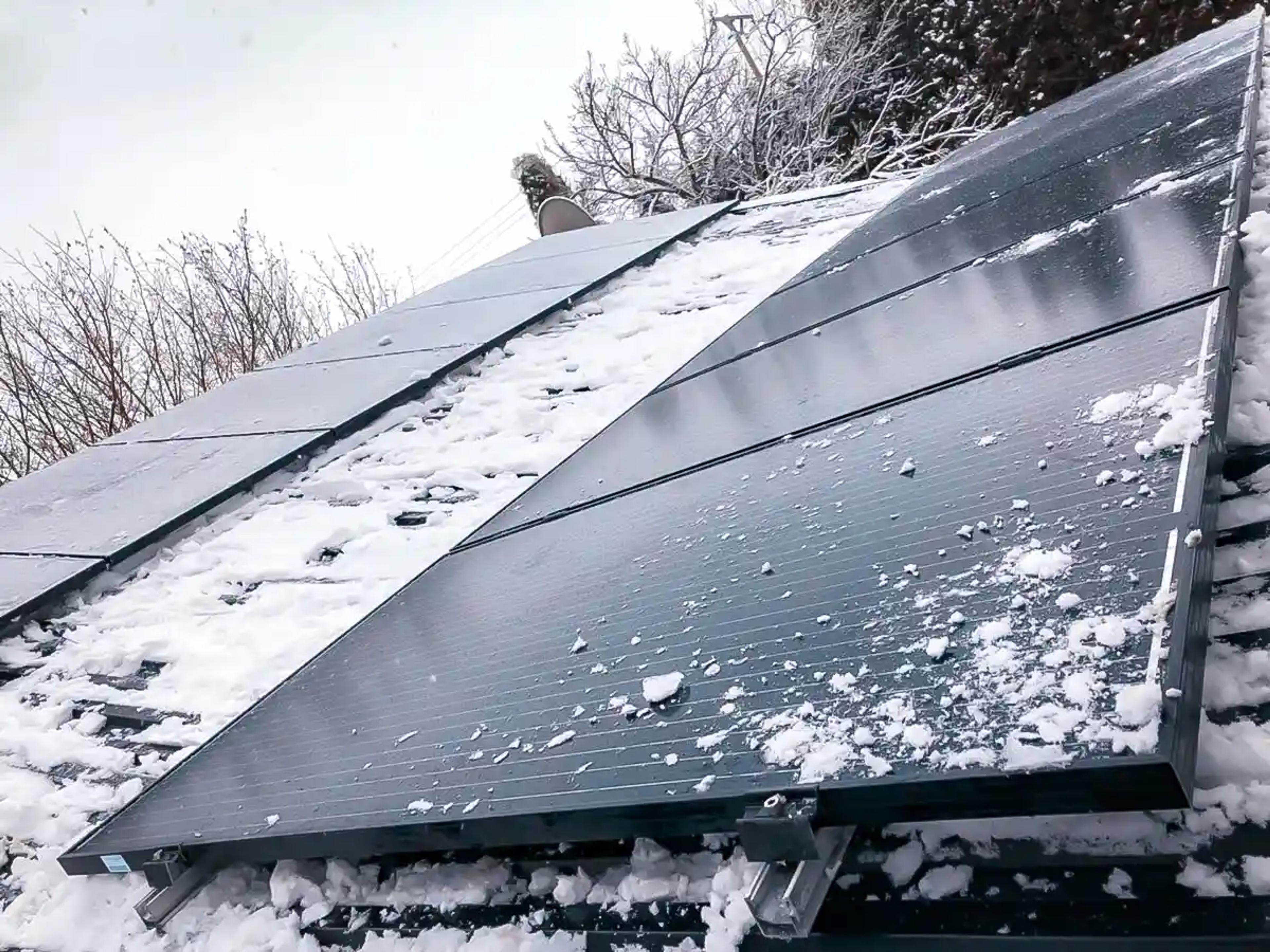 snö på solceller