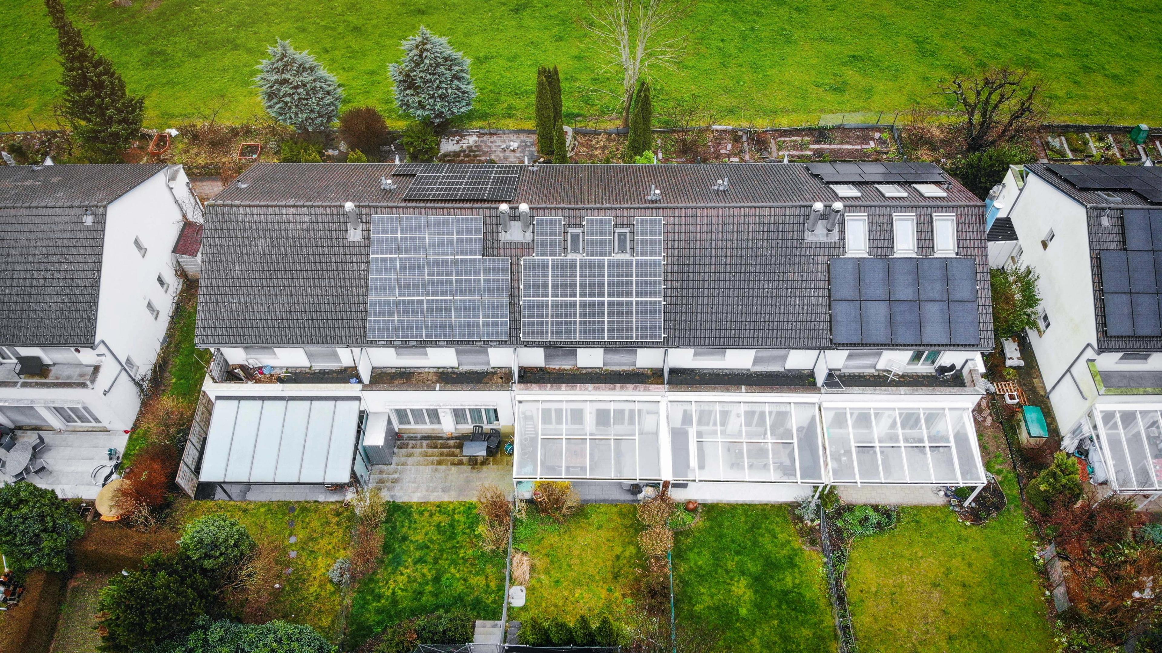 Haus mit Photovoltaikanlage in CH
