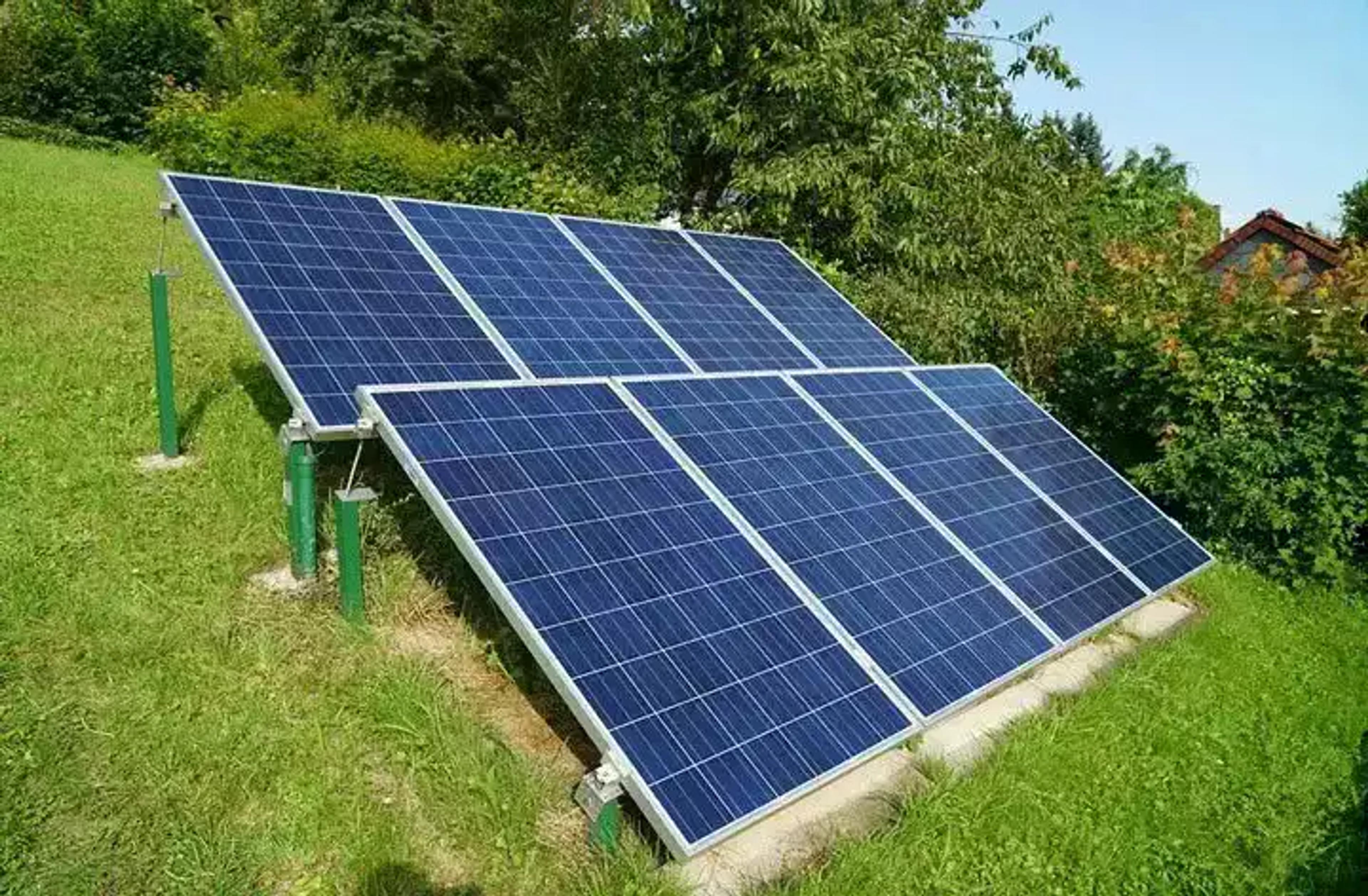 panneaux solaires au sol