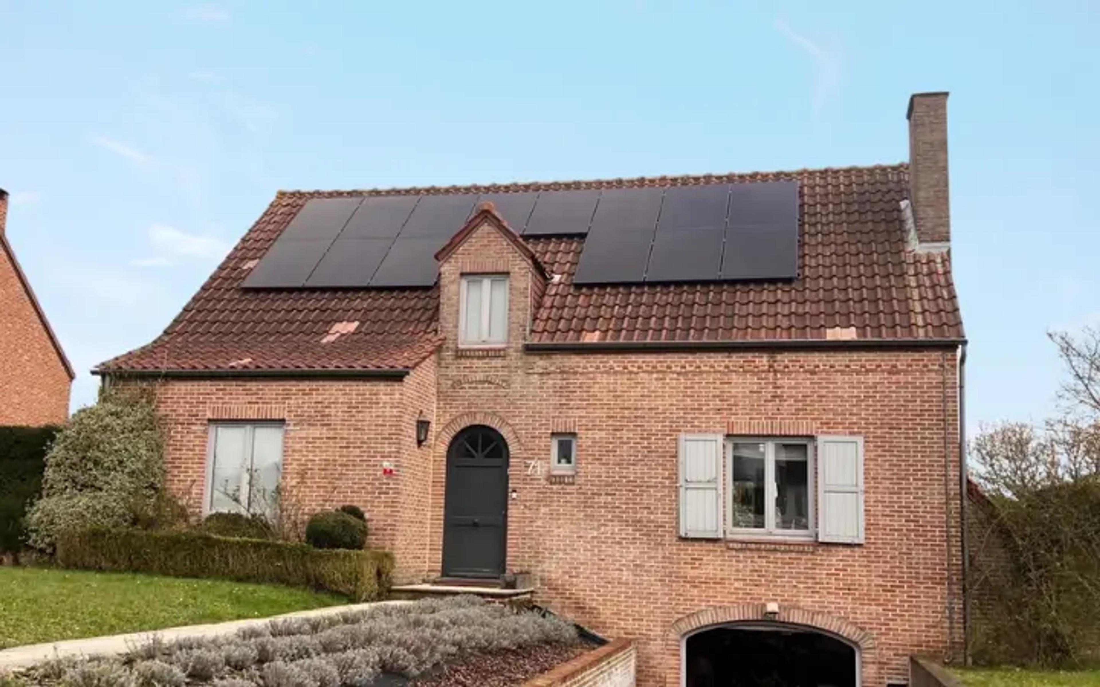 maison belge équipée de panneaux solaires