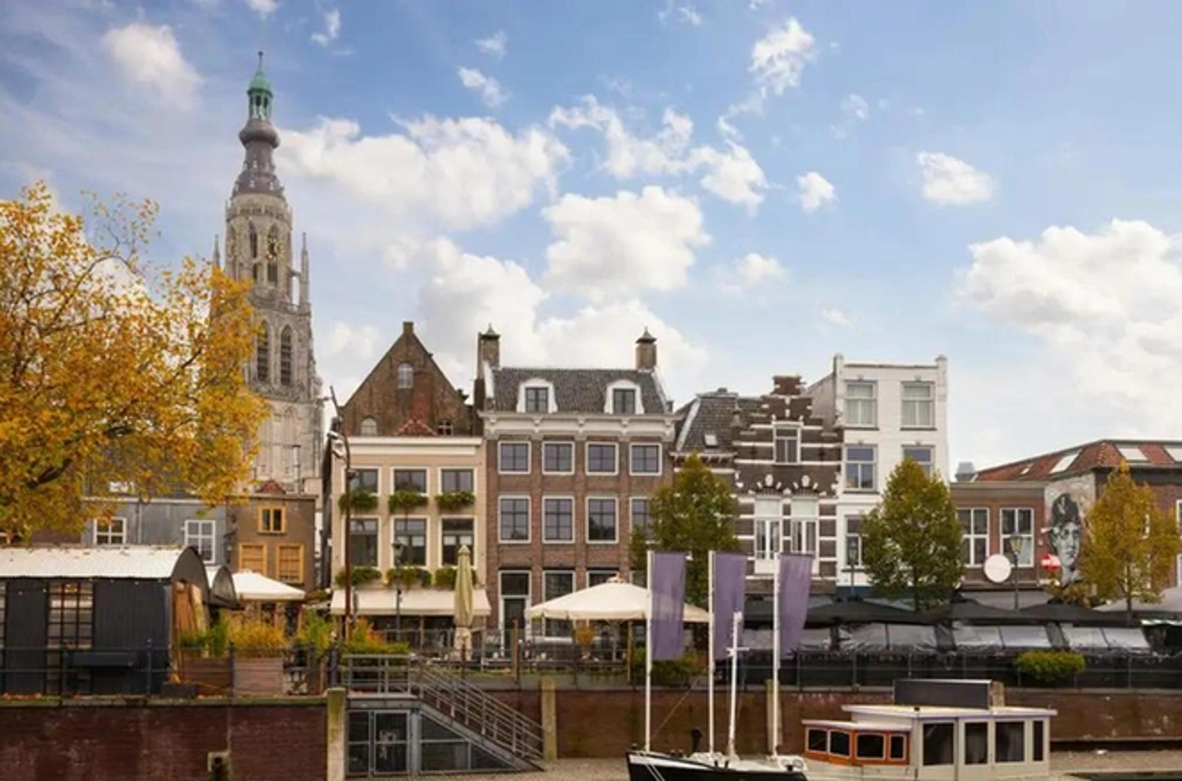 stadsgezicht Breda vanuit de haven