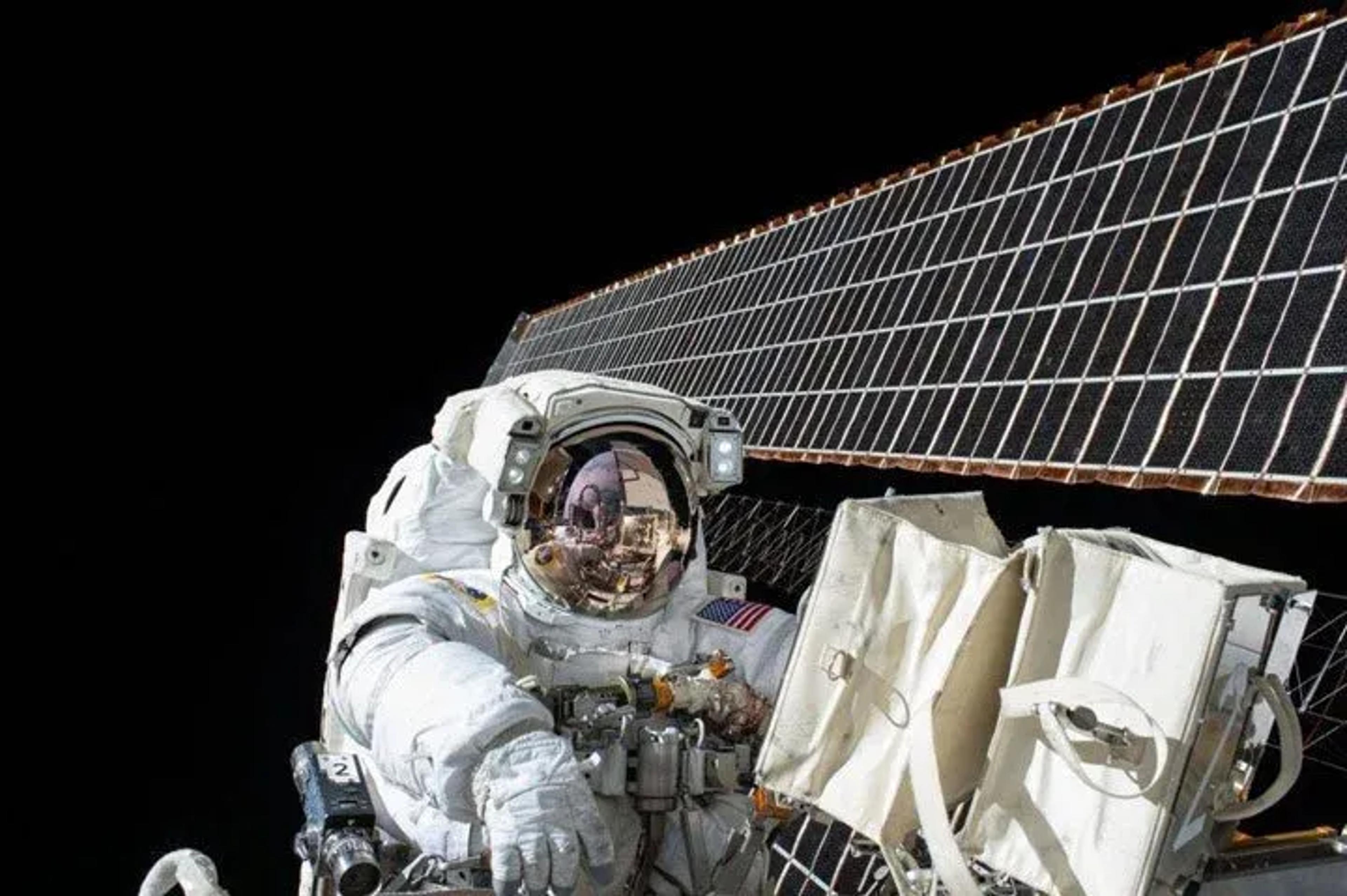 panneaux solaires espace