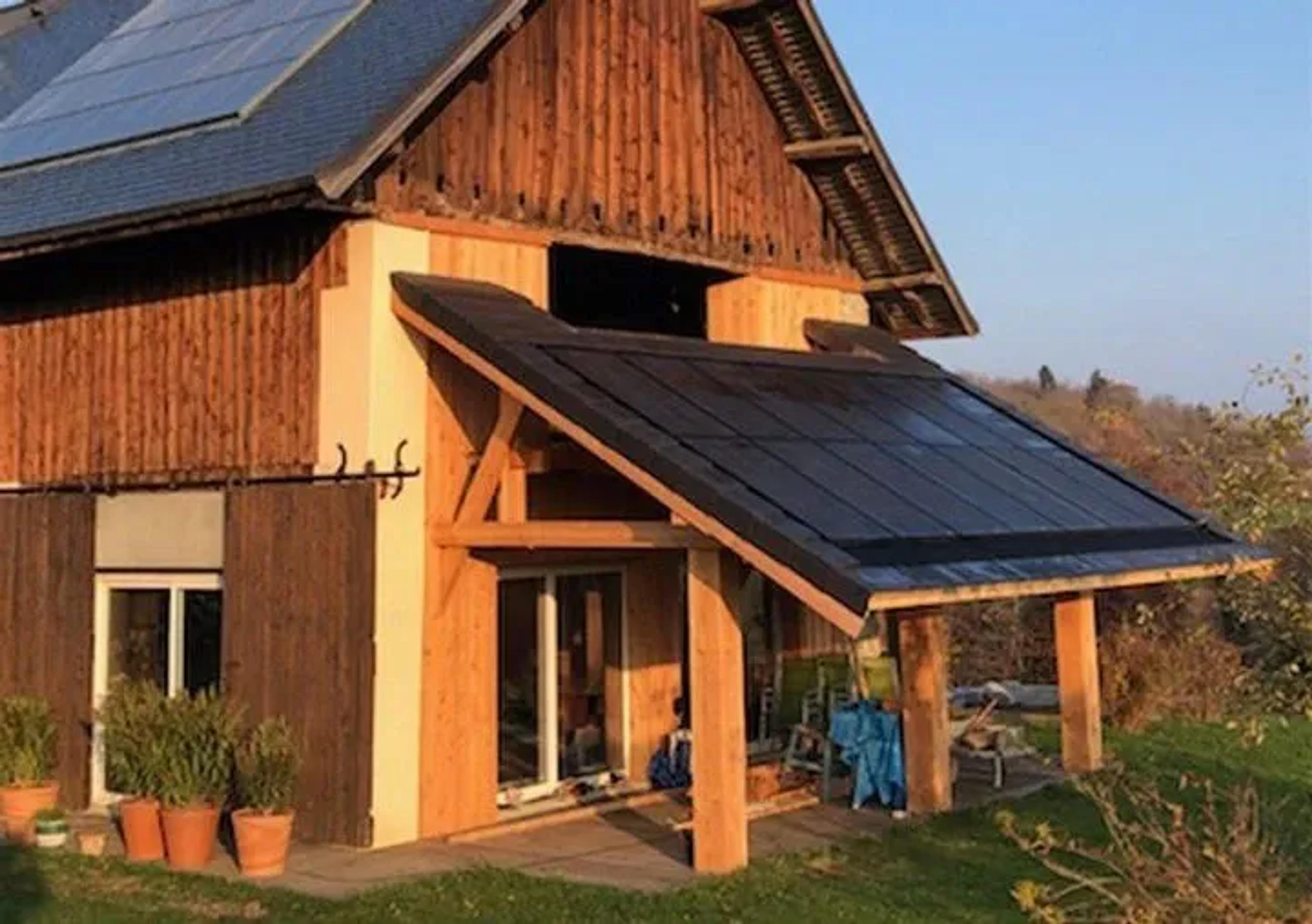 pergola panneaux solaires photovoltaiques