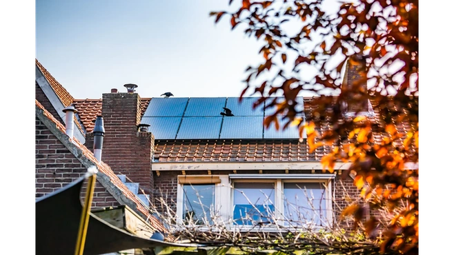 zonnepanelen in Tilburg op een dak