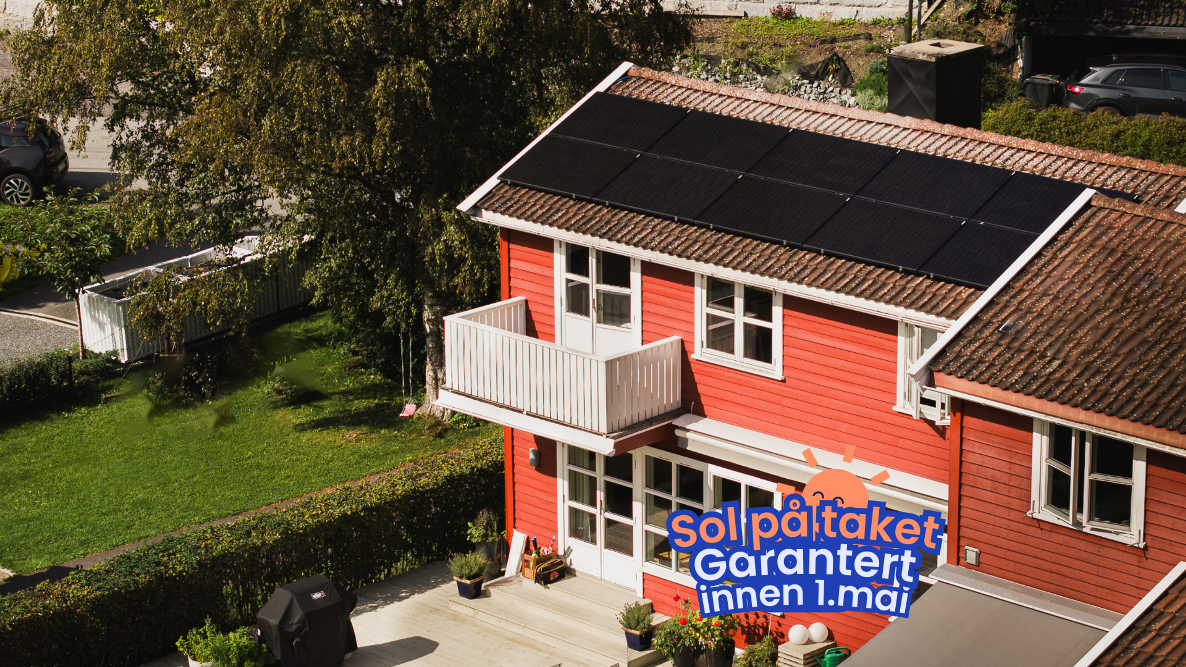 solcellepaneler installert på hustak