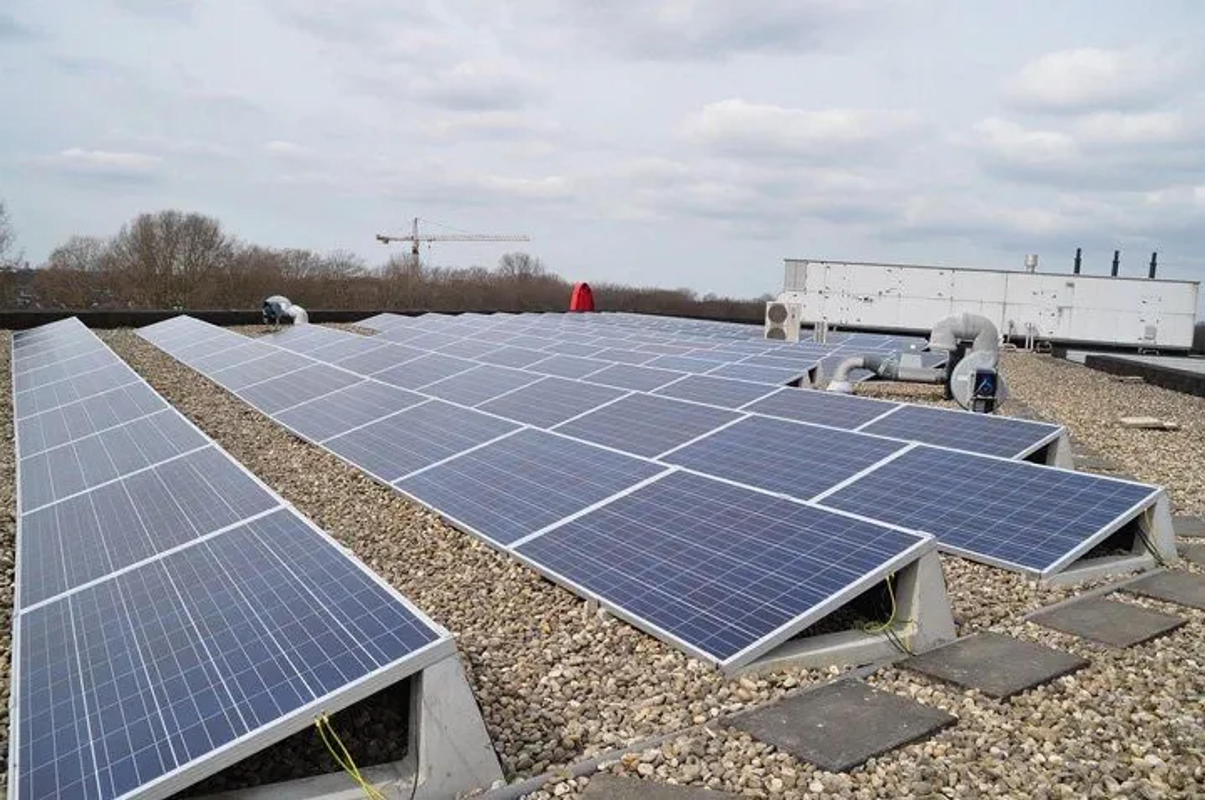 panneaux solaires sur chassis