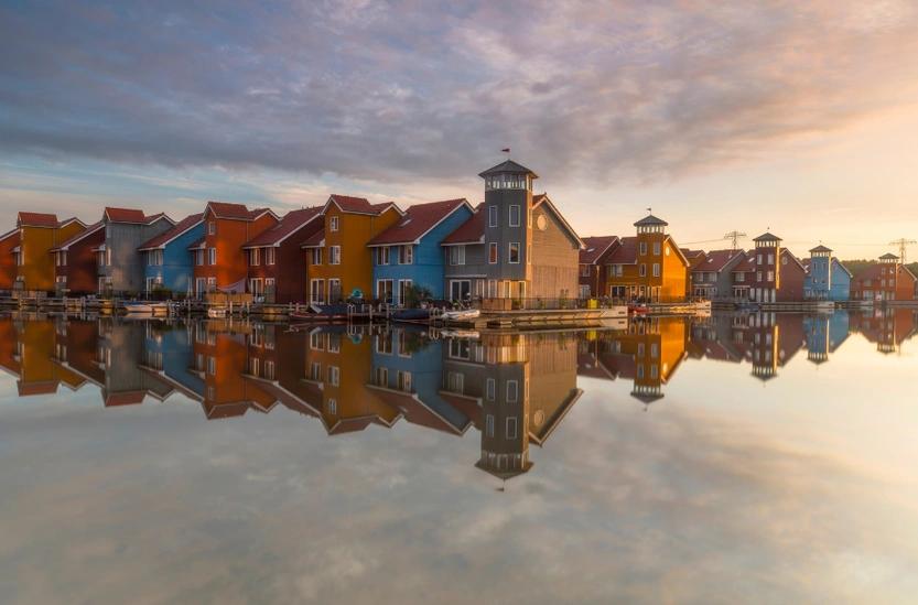 Woonwijk in Groningen bij het water