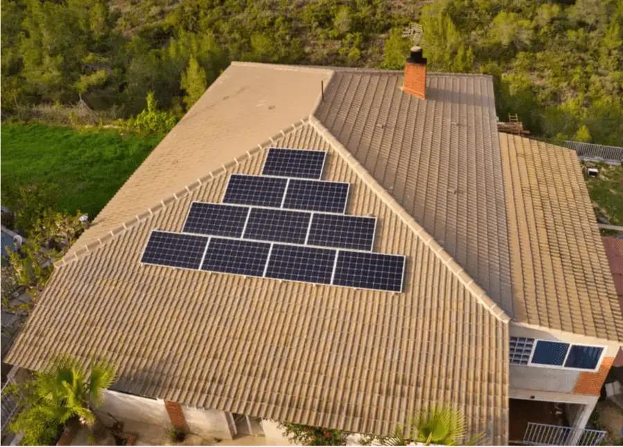 casa com paineis solares