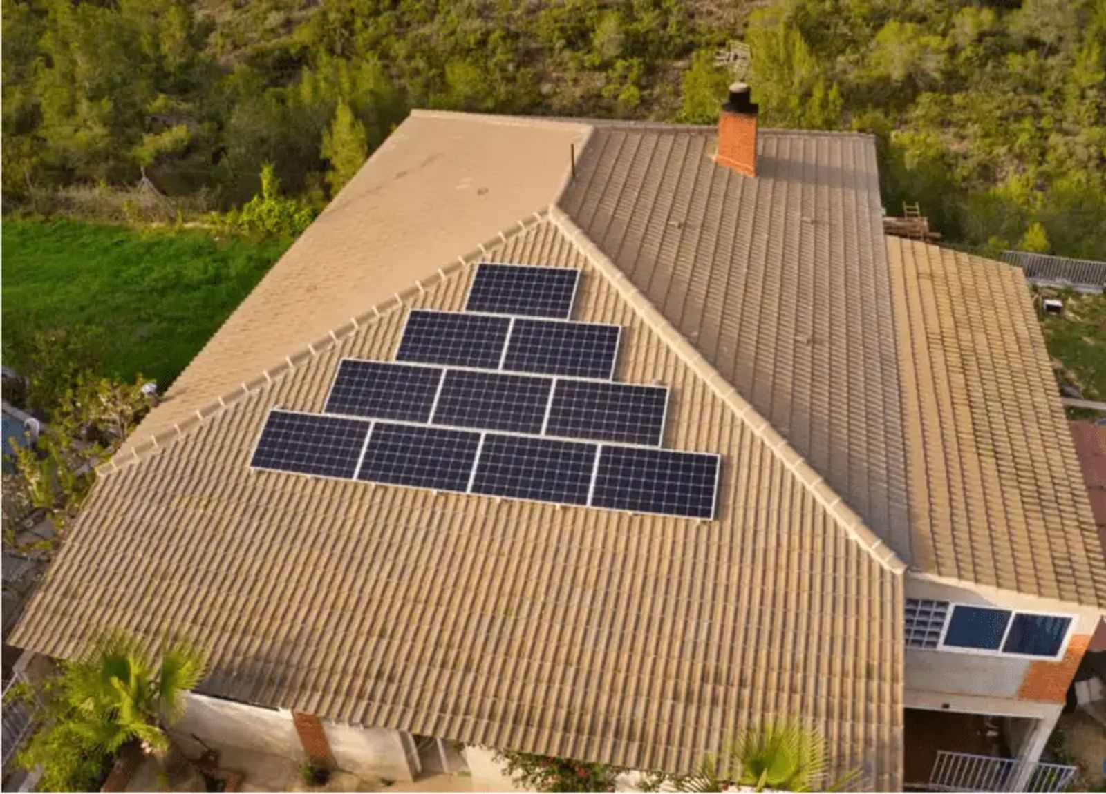 casa com paineis solares