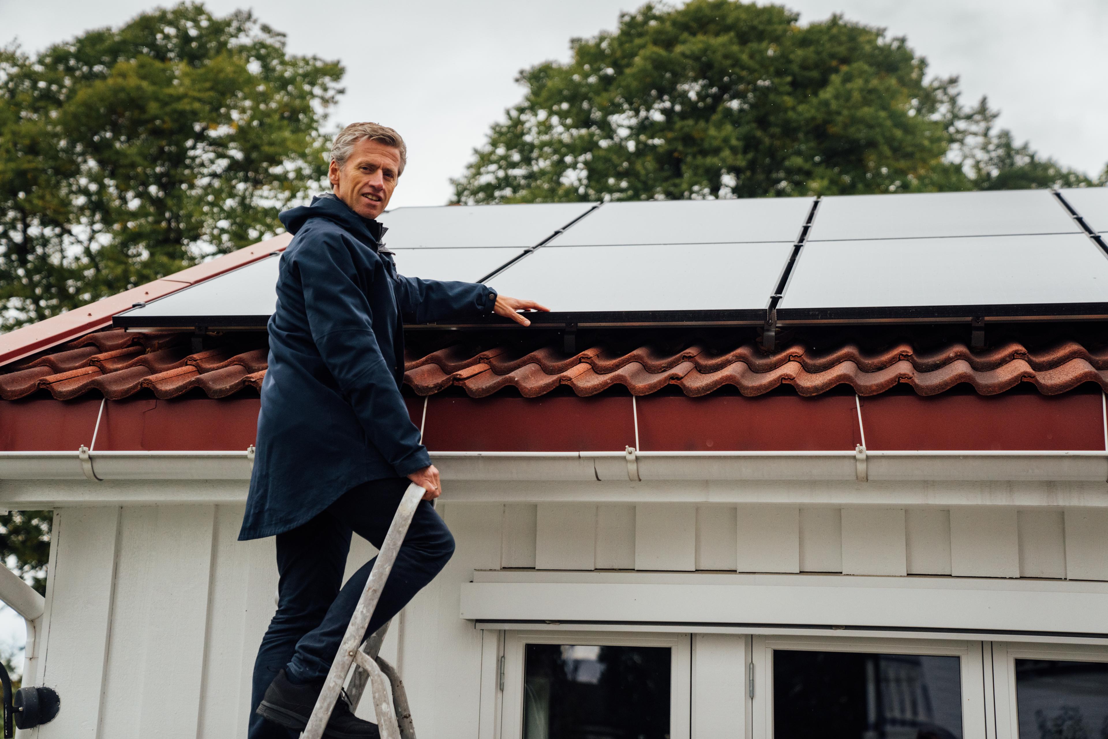 particulier produisant sa propre électricité photovoltaïque