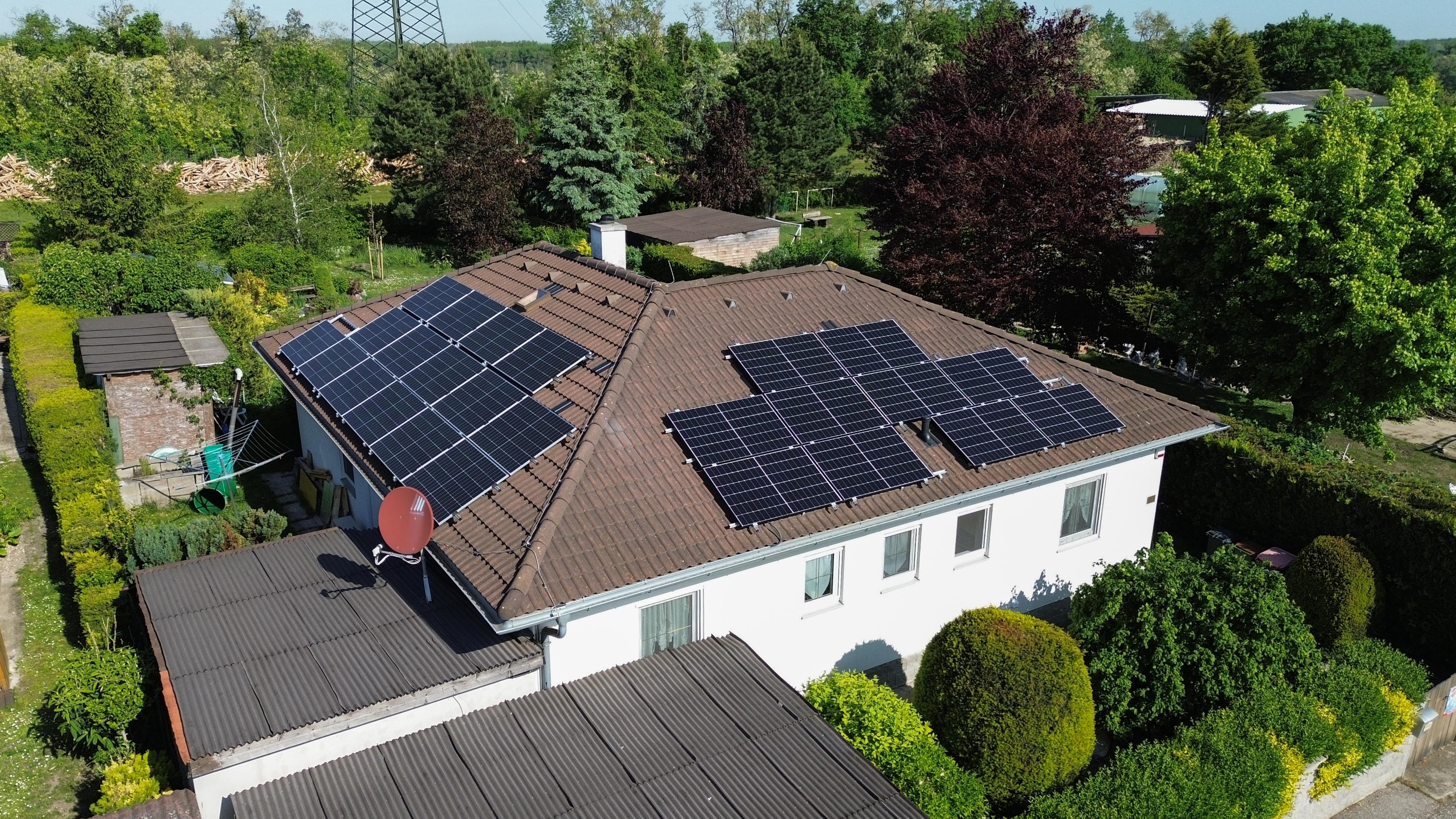 Haus mit Photovoltaikanlage in AT