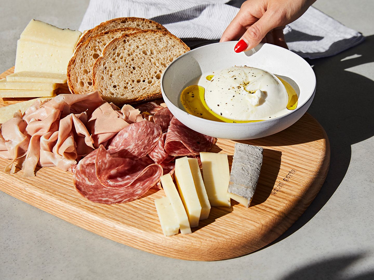 PDP - 5050 Media - Oak Cutting Board - Double-sided - Desktop Image