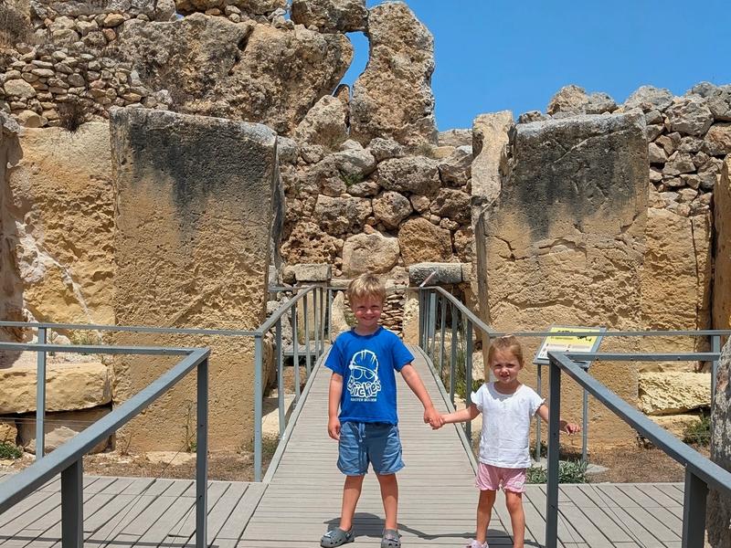 Children at ruins