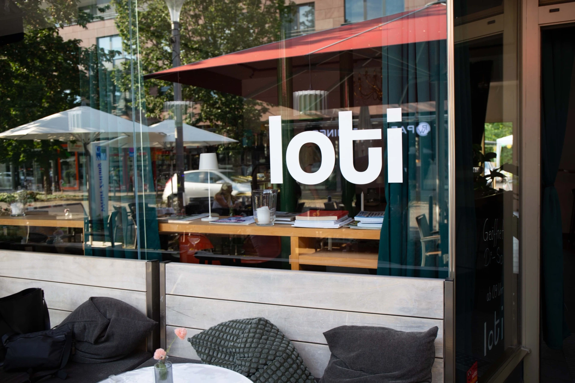 Visual aus dem Projekt Loti Cafe & Bar — project image 11