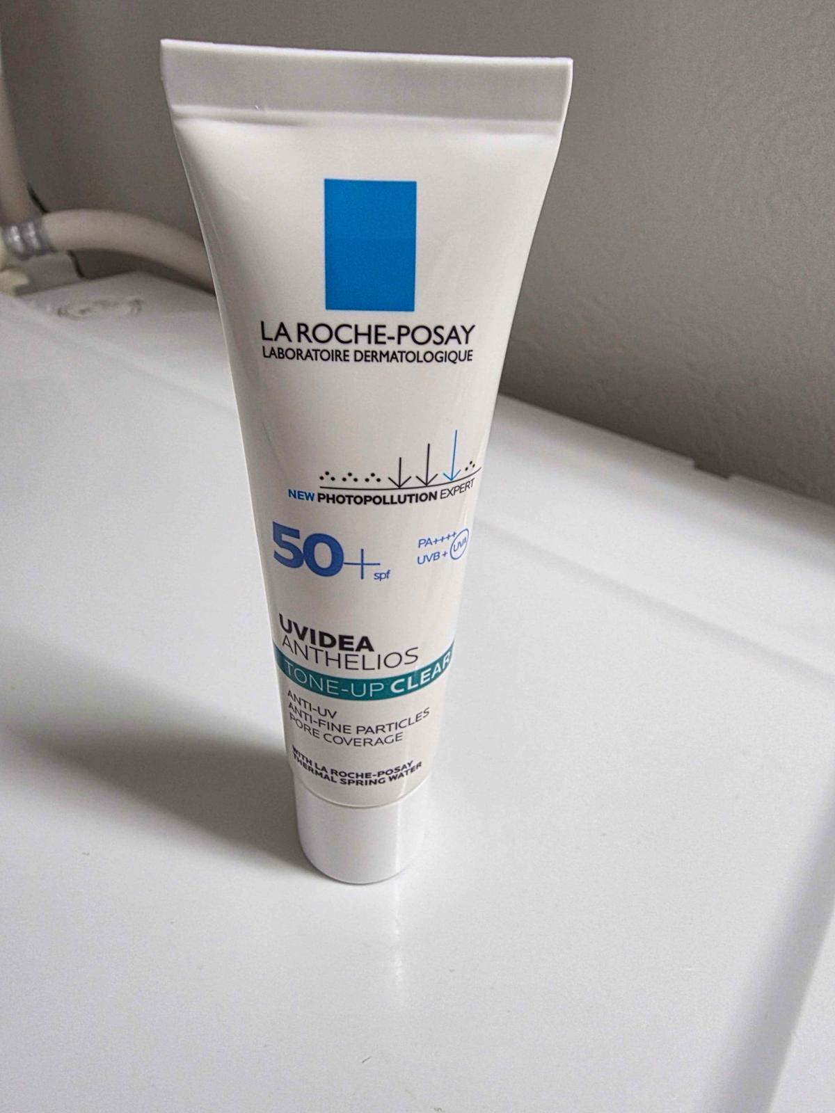 ラロッシュポゼ UVイデア XL プロテクショントーンアップ クリアのチューブ。SPF50+ PA++++の表記